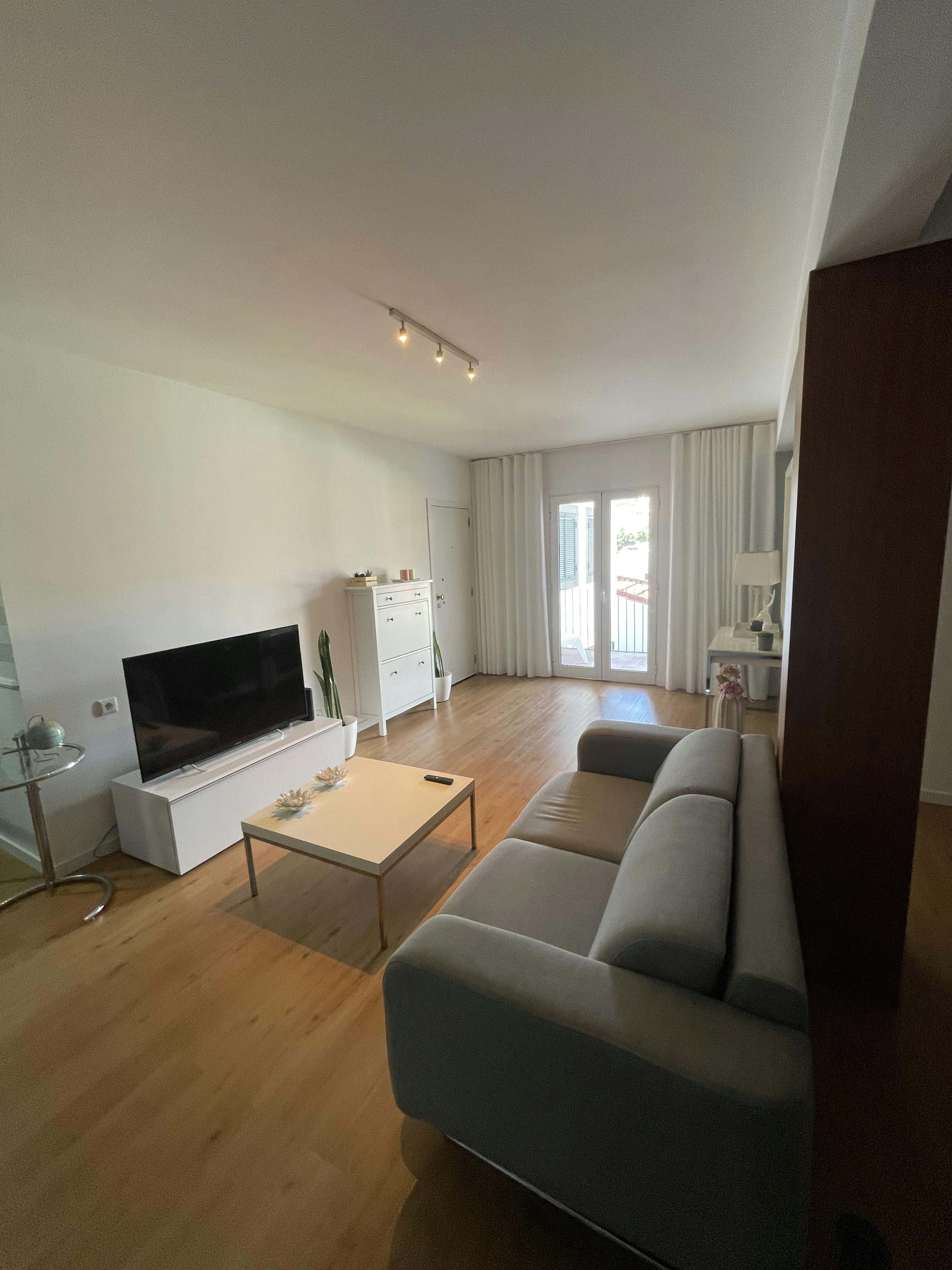 Apartment for rent for €1,950 per month in Funchal, Rua do Pombal