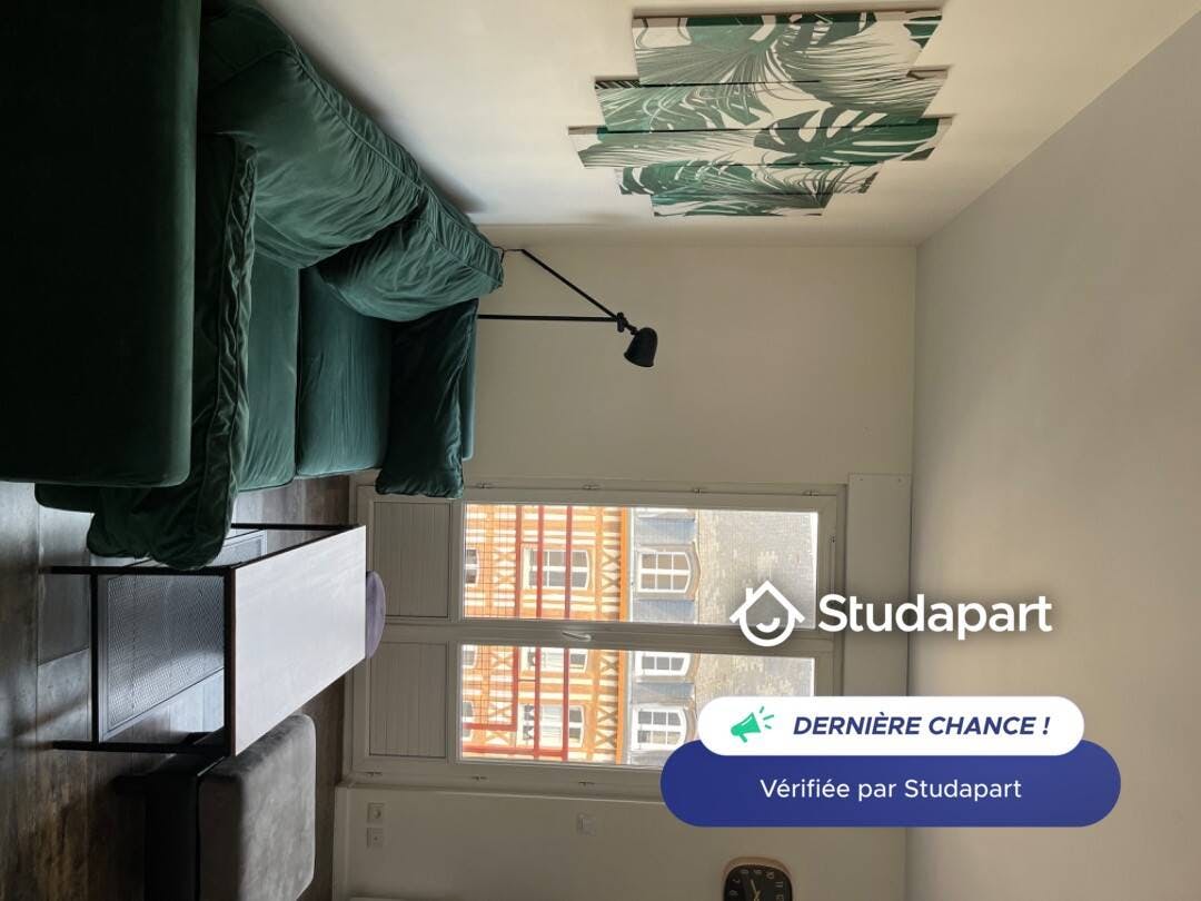 Apartment for rent for €1,233 per month in Rouen, Rue Saint-Eloi