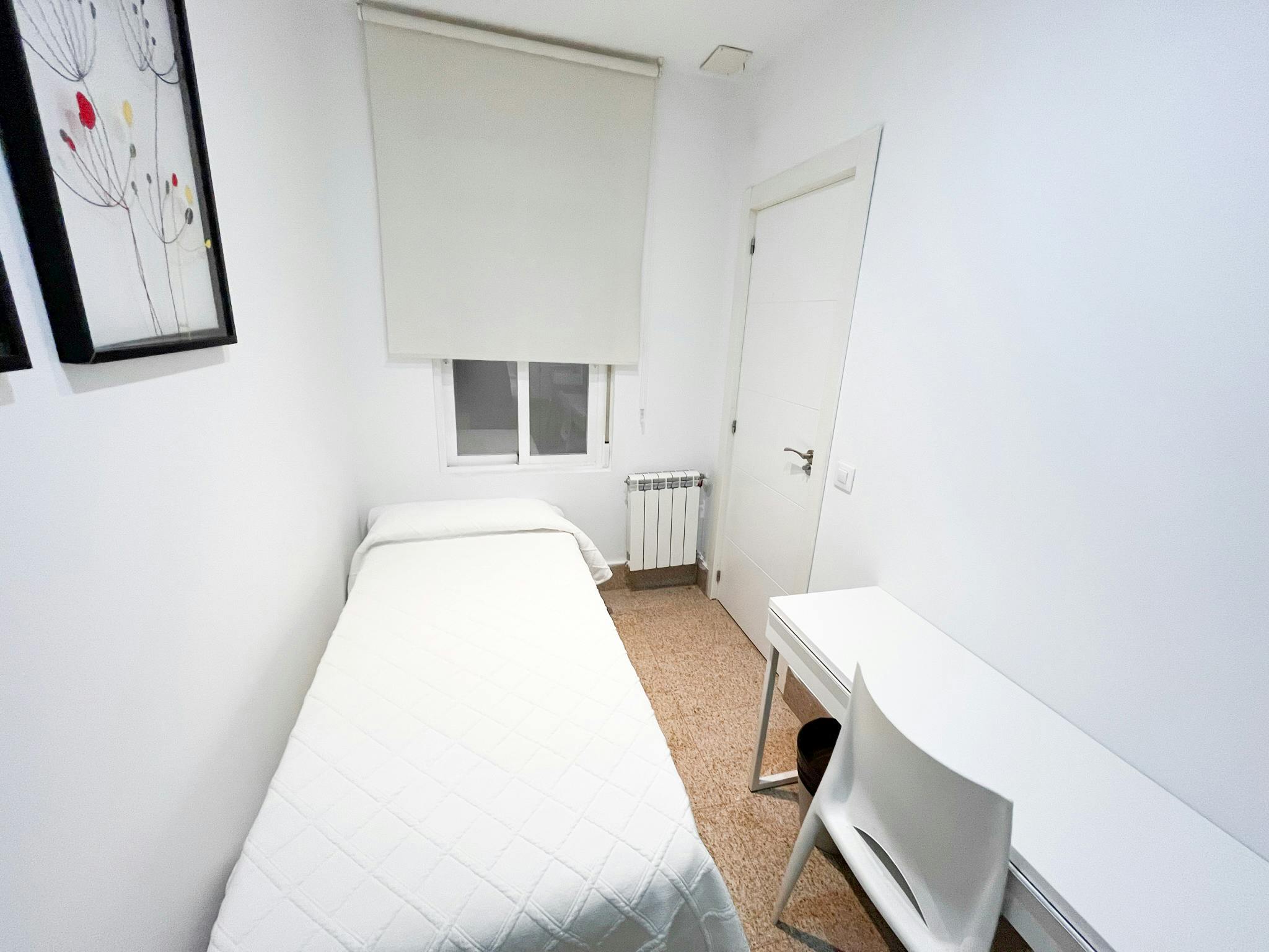 Quarto privado para alugar por € 520 por mês em Madrid, Glorieta Embajadores