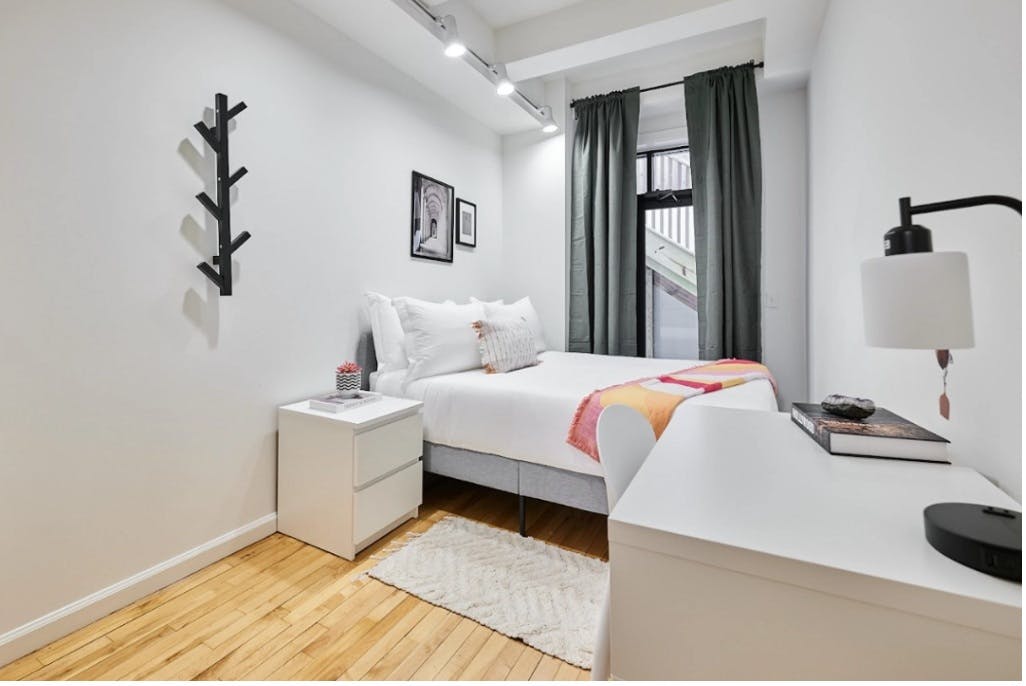 E 7th St, New York City, NY preview