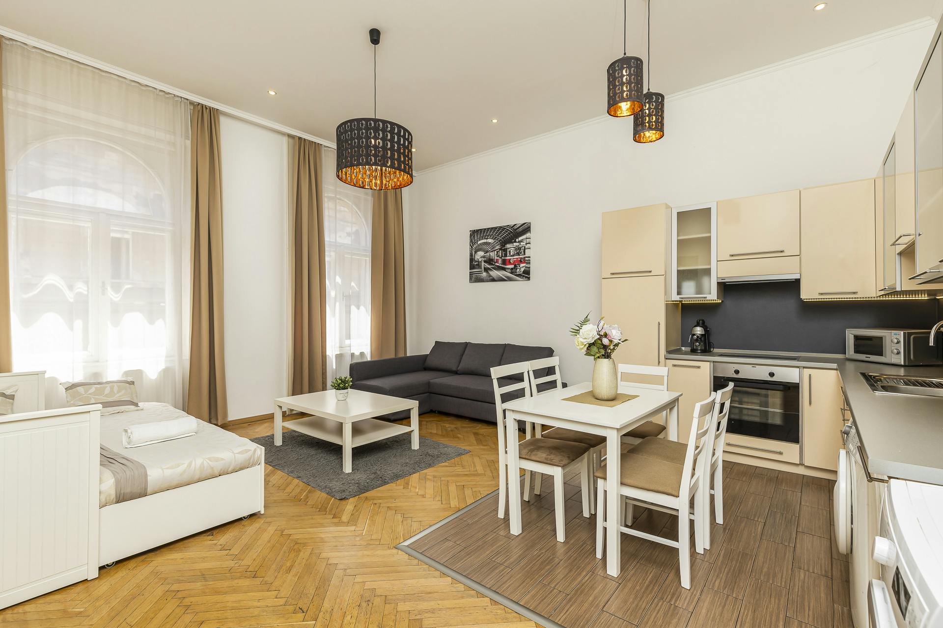 Apartment for rent for HUF 500,994 per month in Budapest, Révay utca