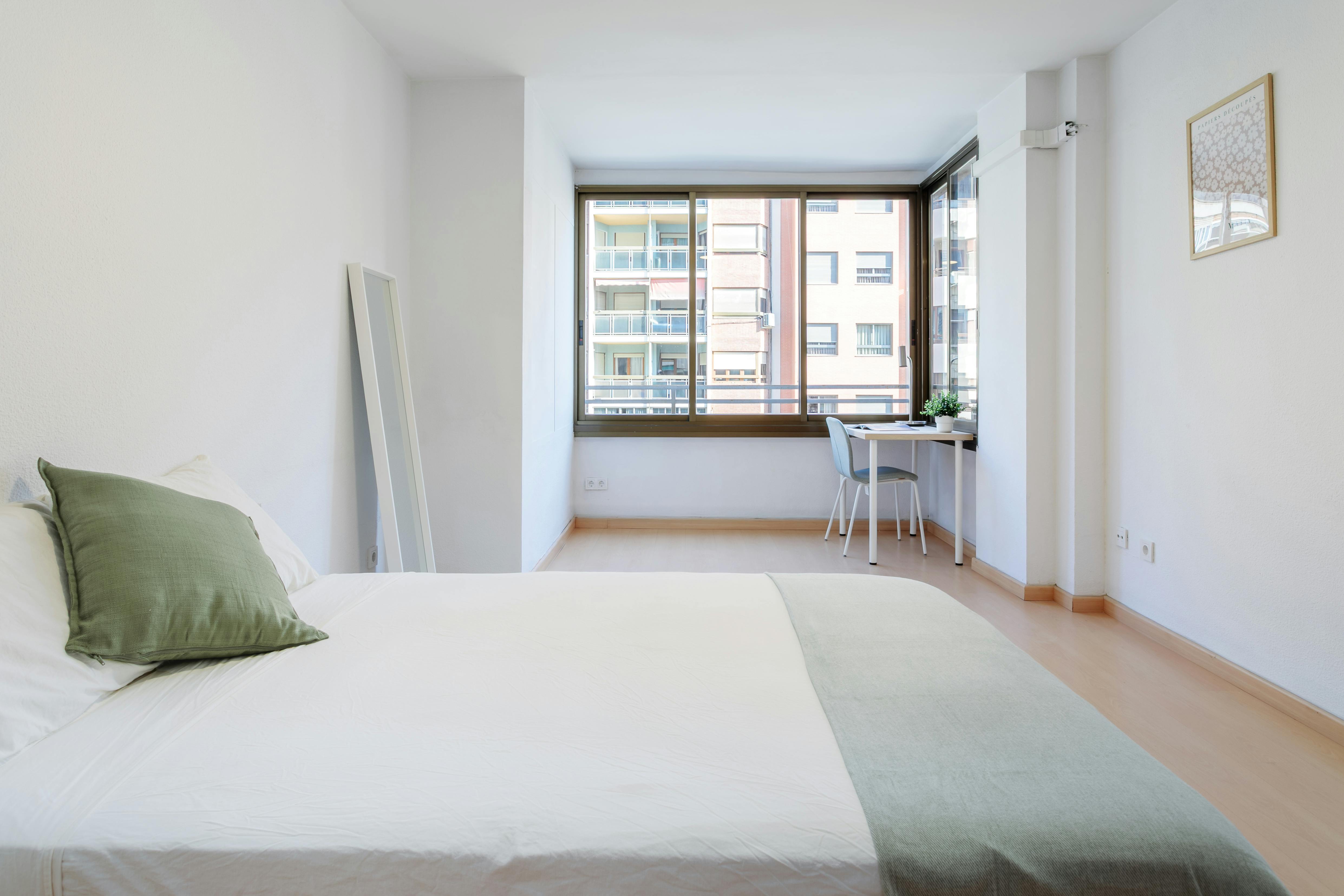 Private room for rent for €565 per month in Alicante (Alacant), Avenida Alfonso El Sabio