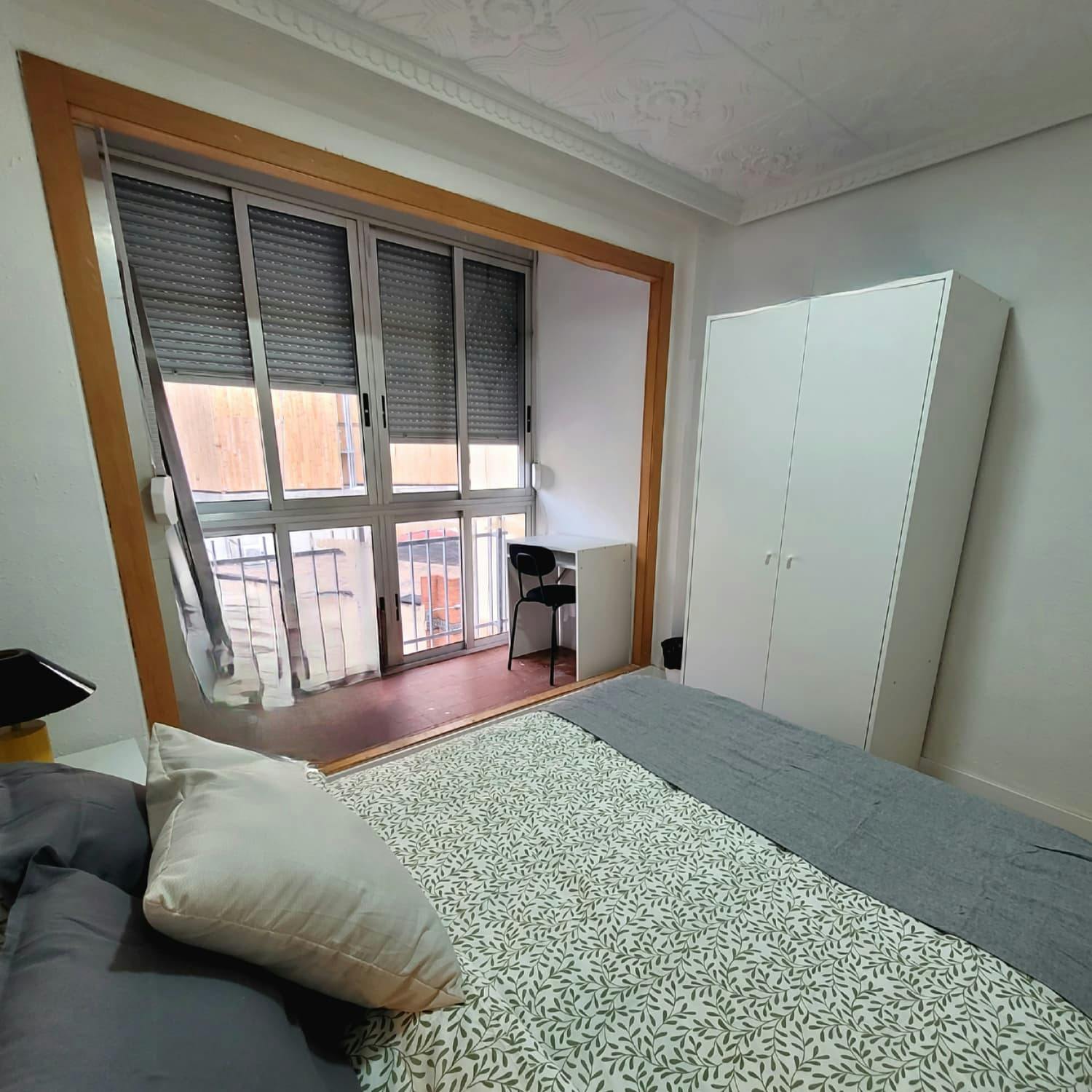 Chambre partagée à louer pour 325 €/mois à Burjassot, Carrer de Santa Teresa de Jesús