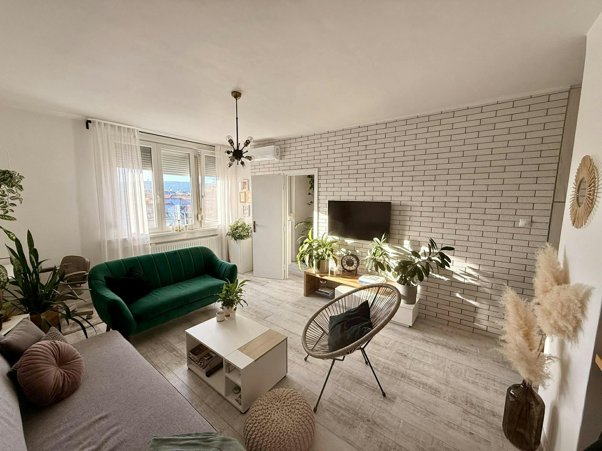 公寓 正在以 HUF 462,456 的月租出租，其位于 Budapest, Damjanich utca