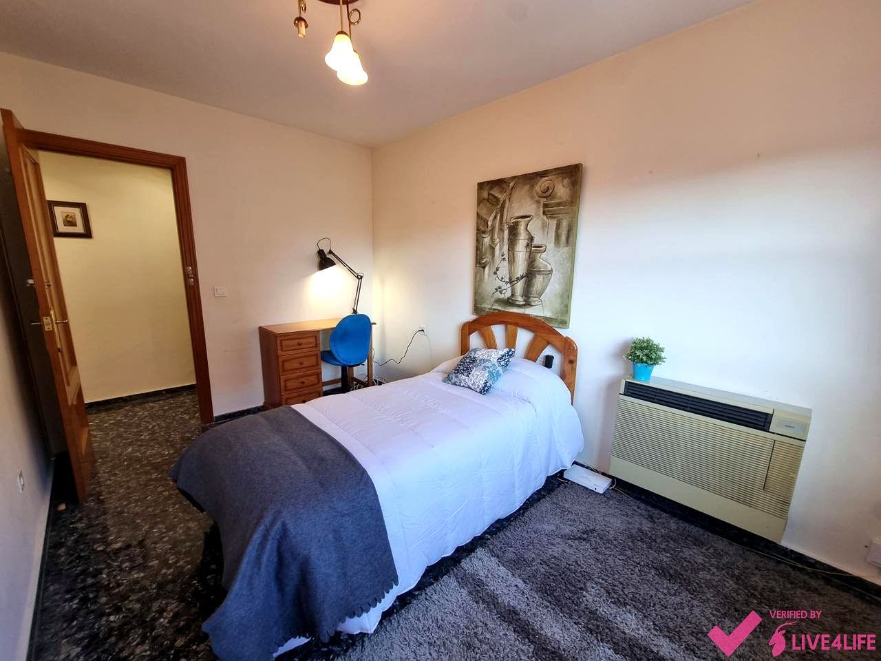 WG-Zimmer zu mieten für 450 € pro Monat in Valencia, Carrer del Poeta Durán i Tortajada