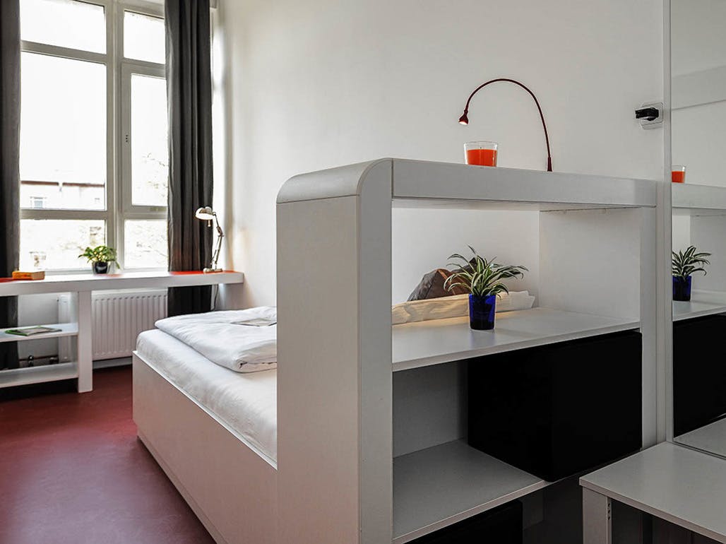 Kawalerka do wynajęcia za 725 € miesięcznie w mieście Berlin, Cuvrystraße