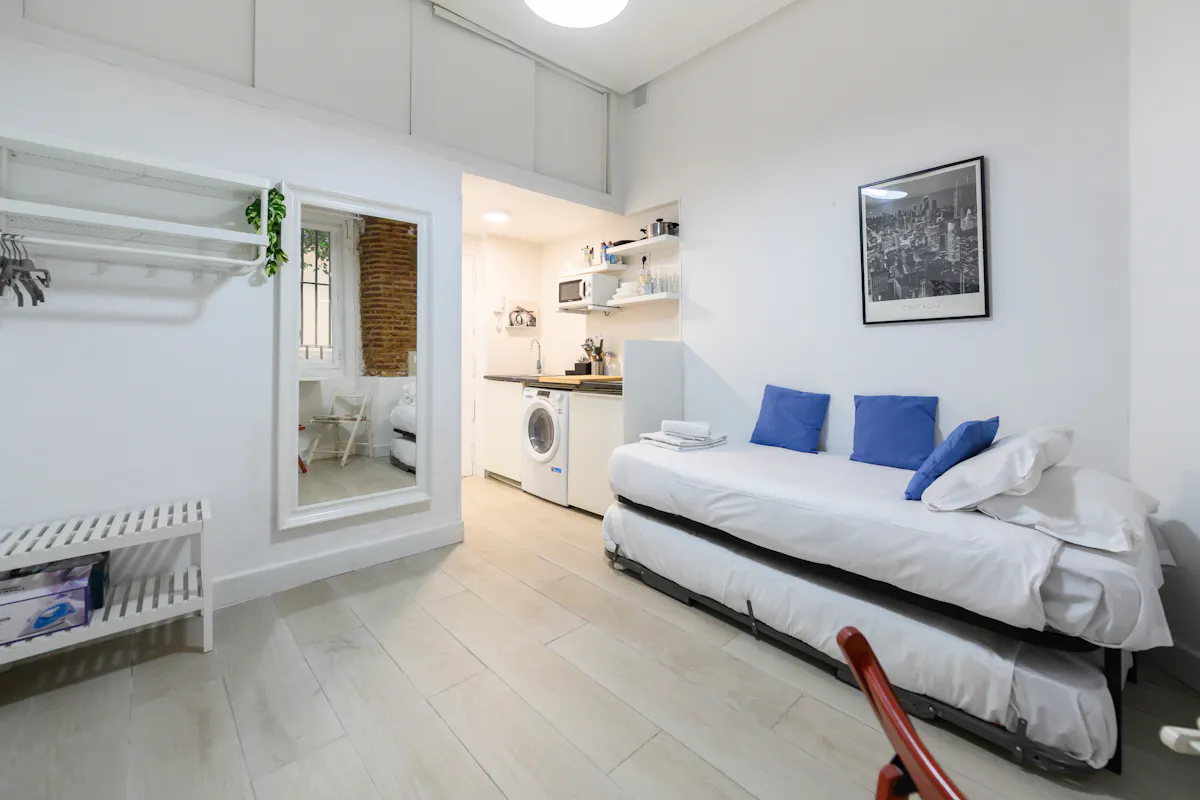 Building in Calle de Pizarro, Madrid (1682484) ROOM