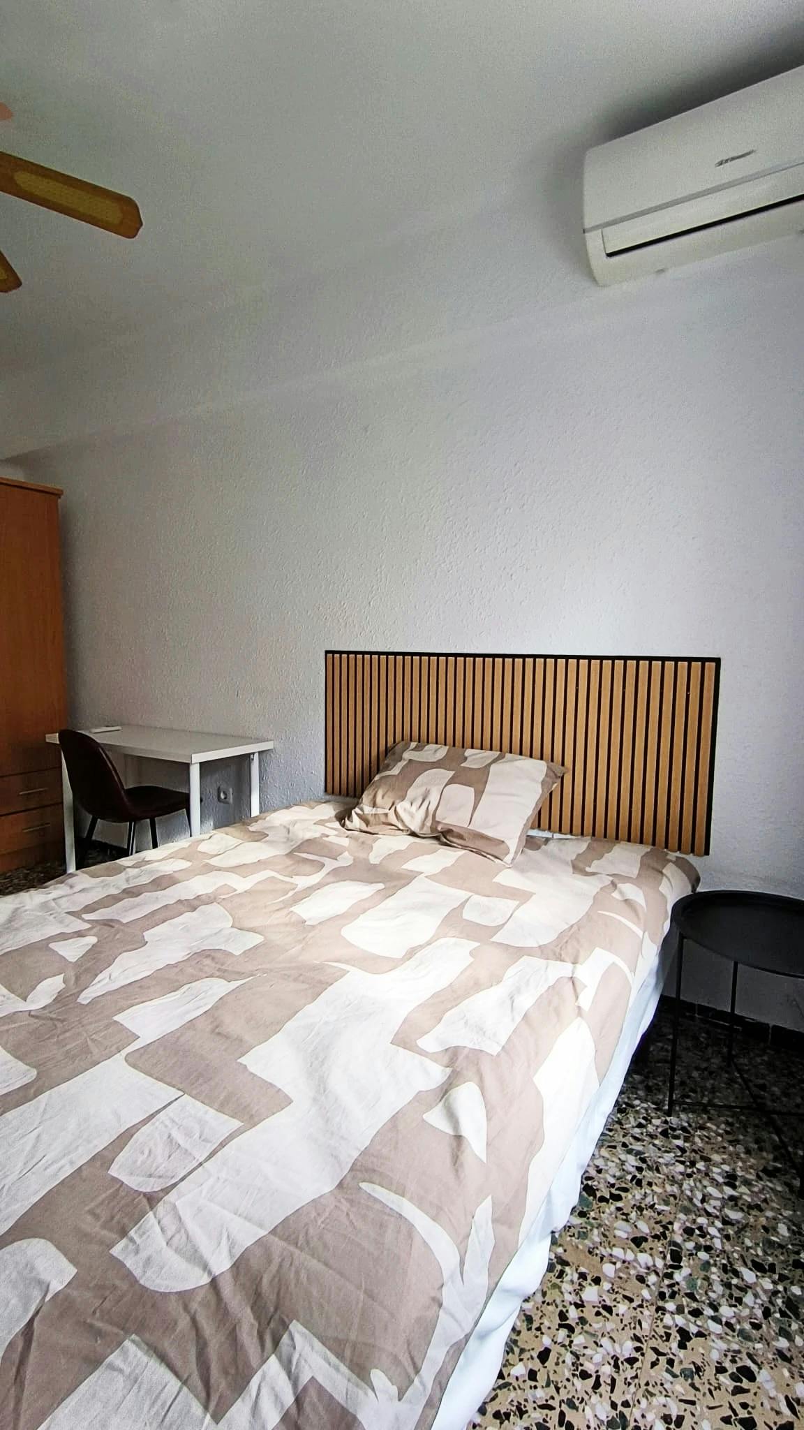 WG-Zimmer zu mieten für 375 € pro Monat in Almería, Calle Cruz de Robles