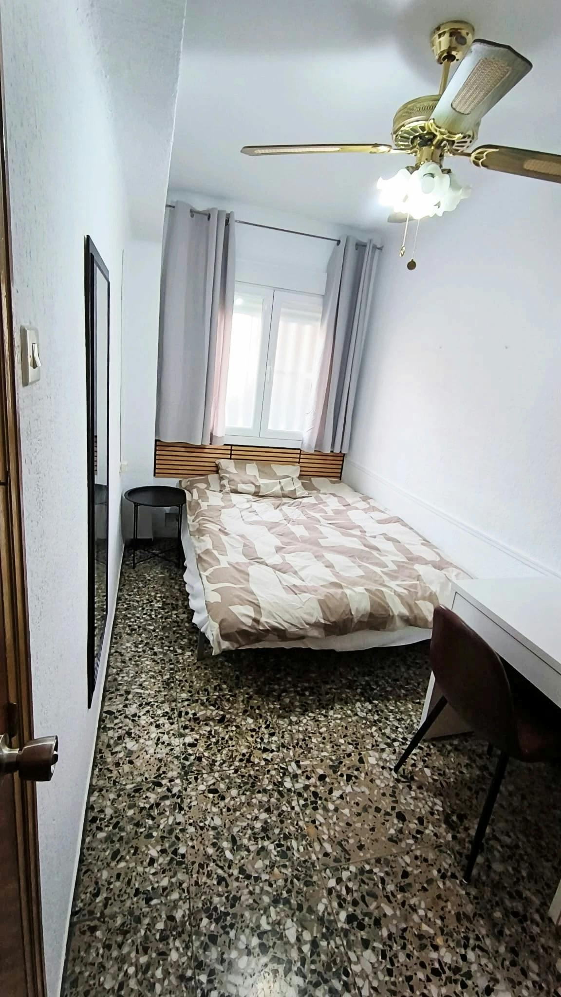 WG-Zimmer zu mieten für 348 € pro Monat in Almería, Calle Cruz de Robles