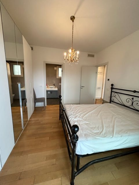 Appartamento in affitto a 1100 € al mese a Rome, Via Salvatore Quasimodo