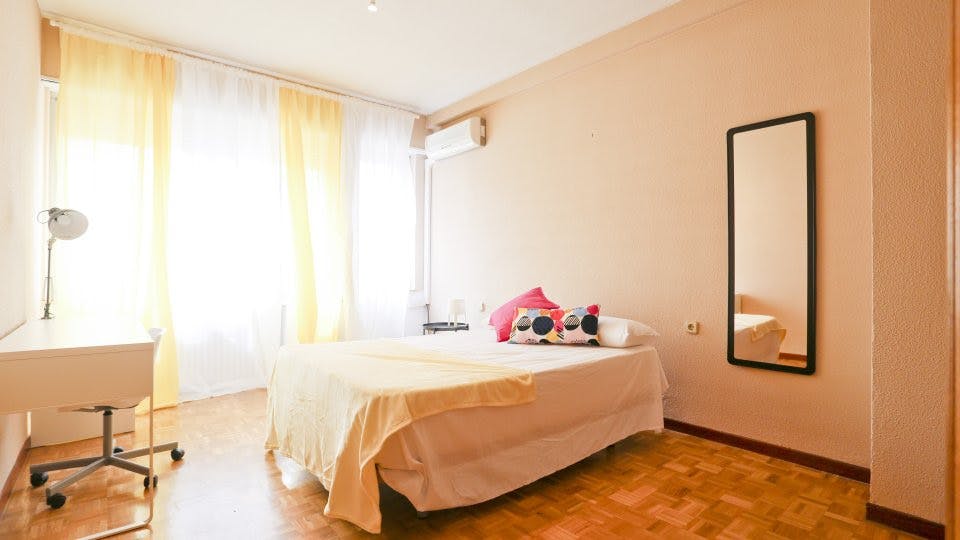 Single room Madrid, 1 bed, 18m² — photo 3