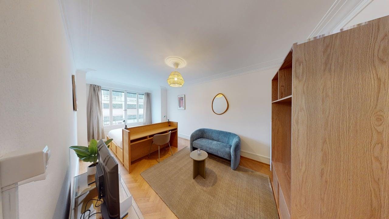 Studio for rent for CHF 2,680 per month in Genève, Rue de Carouge