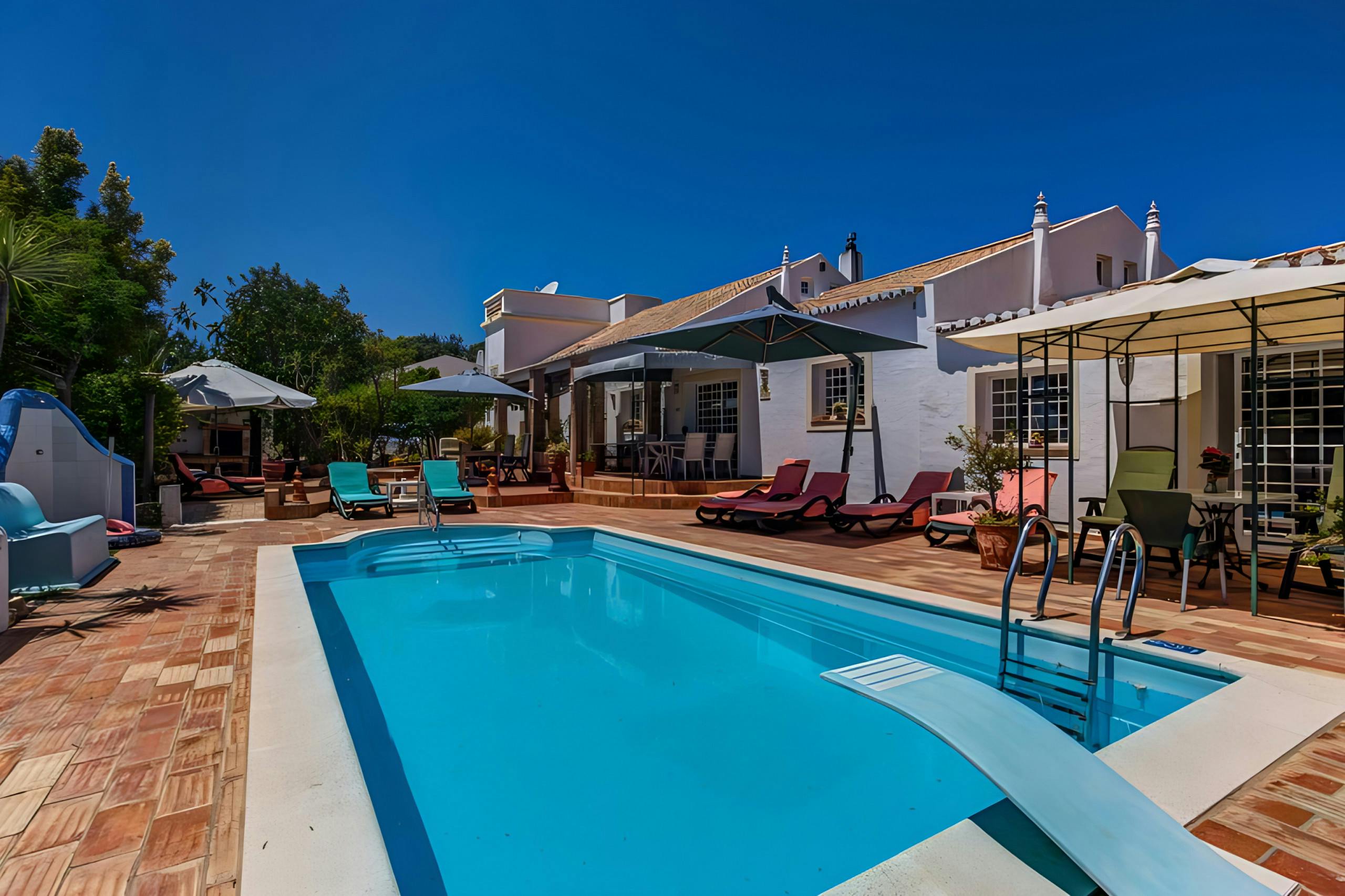 Appartamento in affitto a 9999 € al mese a Mexilhoeira Grande, Travessa do Rosmaninho