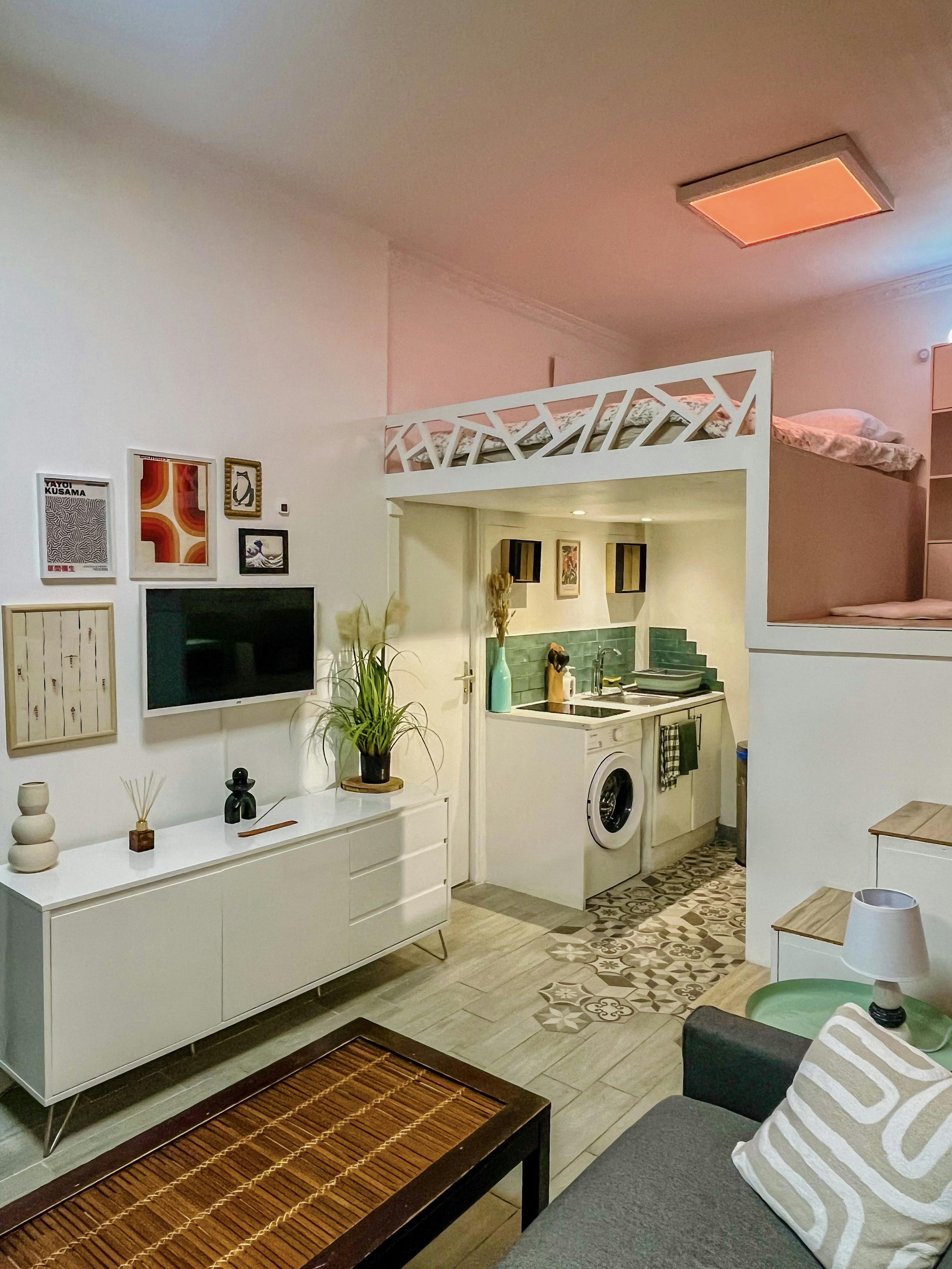 Studio for rent for €2,100 per month in Paris, Rue Civiale