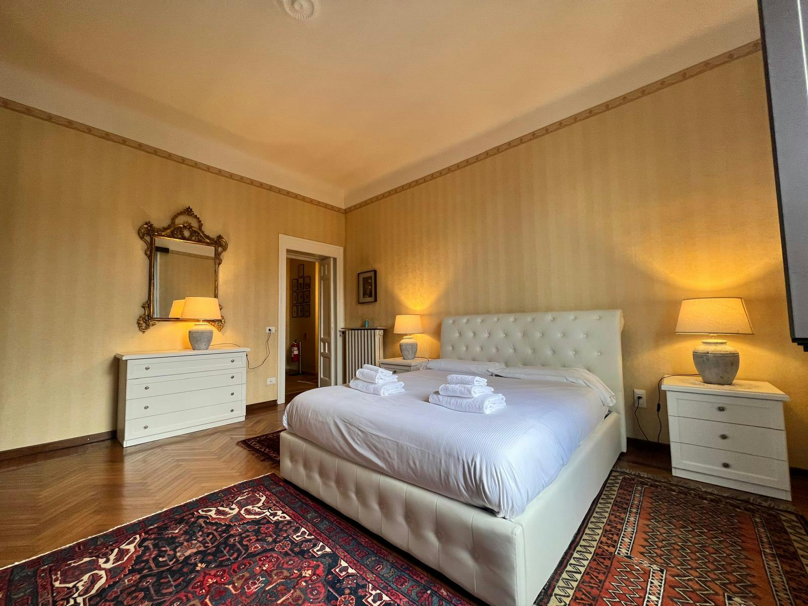 Apartment for rent for €2,500 per month in Varese, Via Magenta