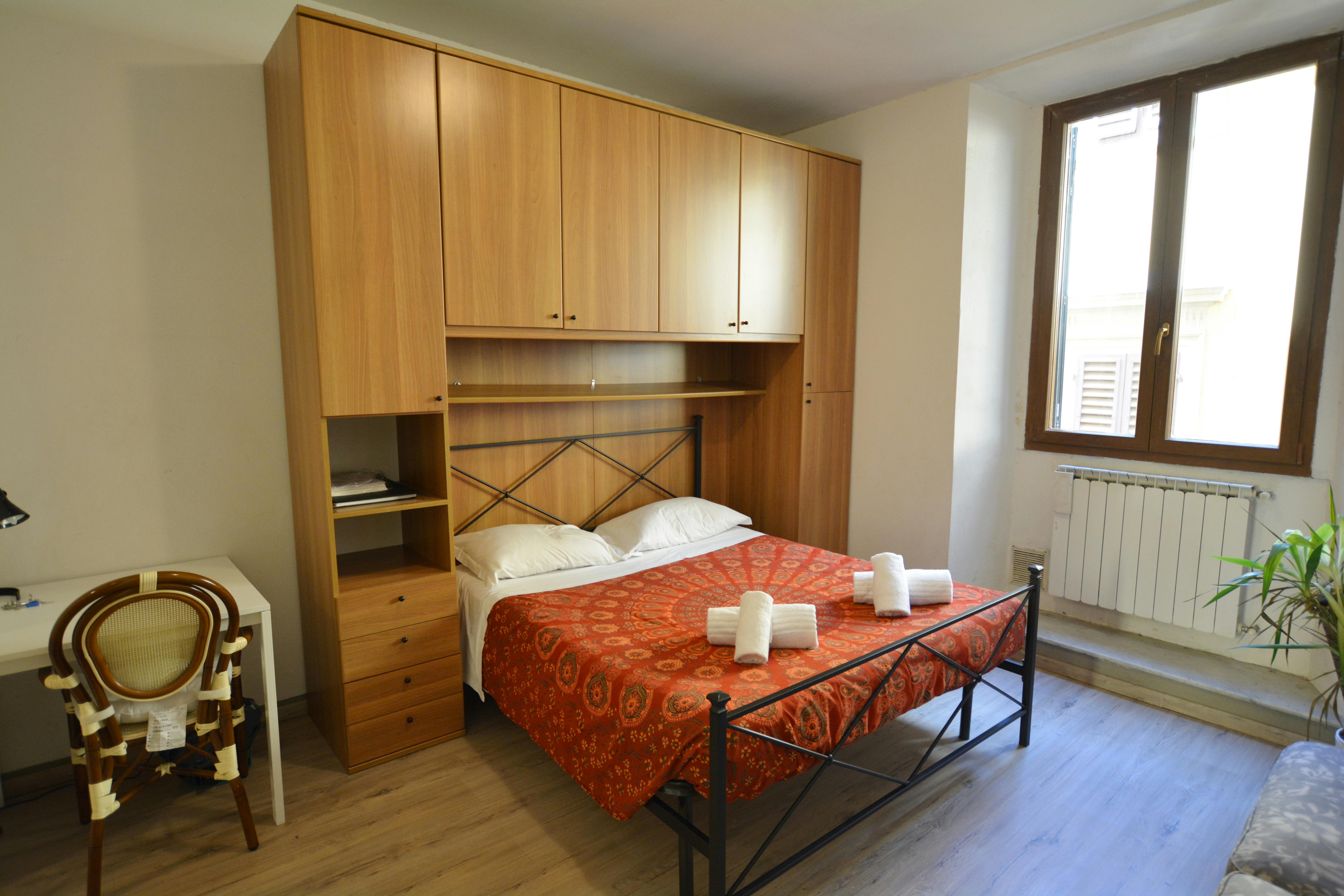Studio for rent for €1,350 per month in Florence, Via del Corso