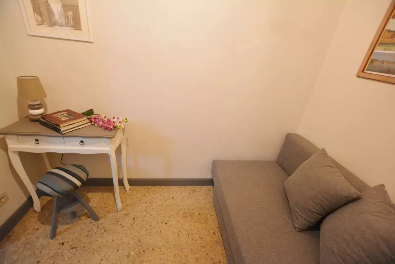 1-Bedroom Apartment in Via di Mezzo, Florence (1682797) ROOM 1