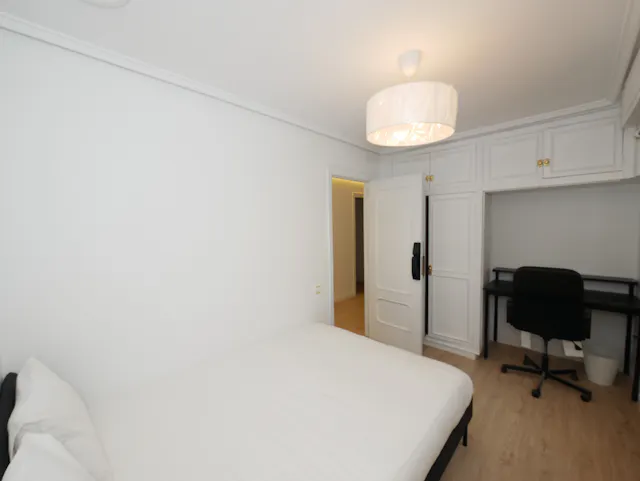 Private room in Carrer d'Escalante, Valencia (1682804) room image 2
