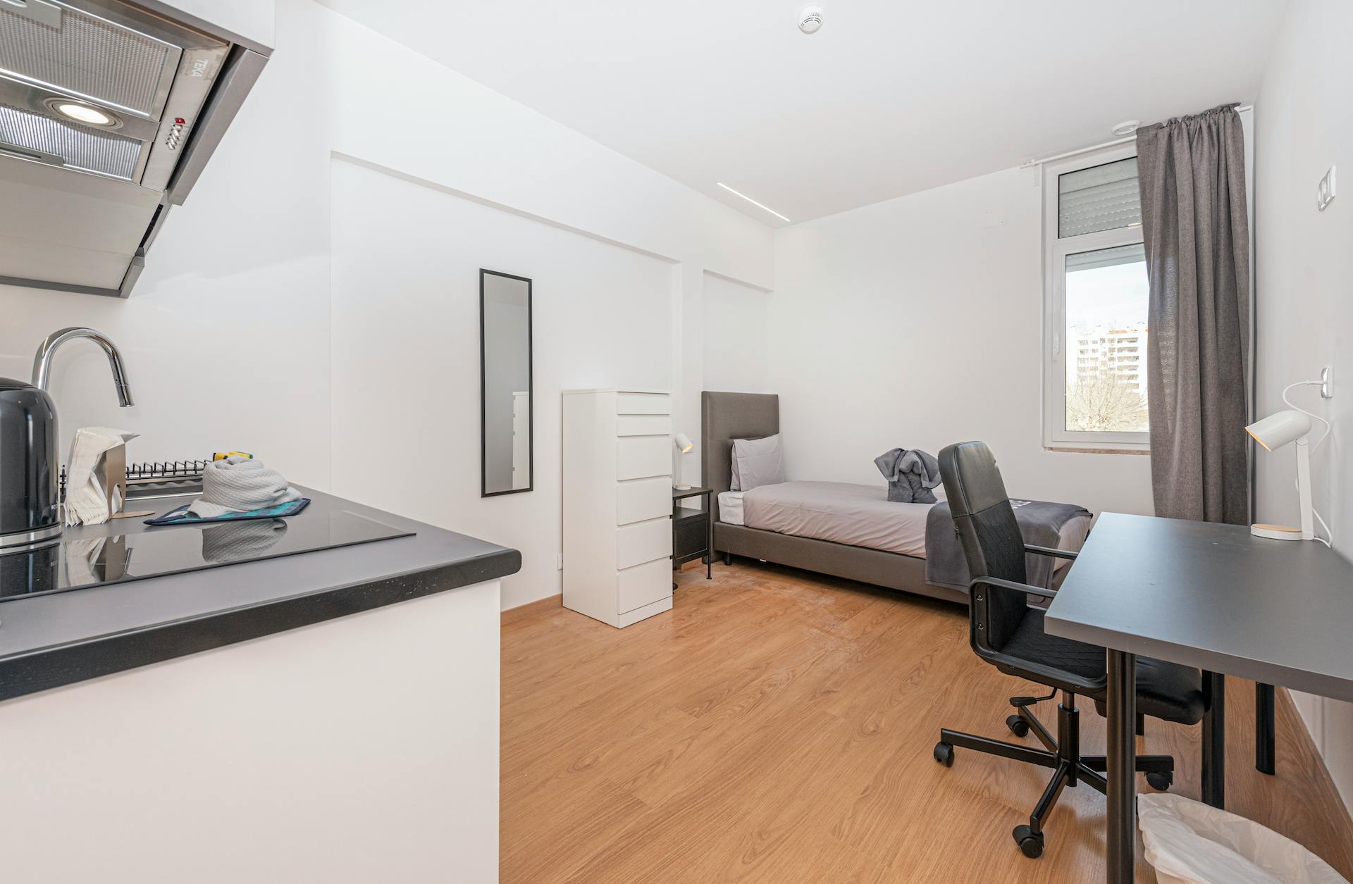 Studio for rent for €698 per month in Lisbon, Alameda das Linhas de Torres