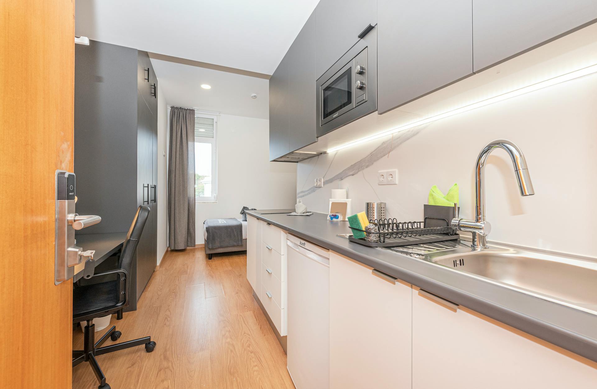 Studio for rent for €625 per month in Lisbon, Alameda das Linhas de Torres