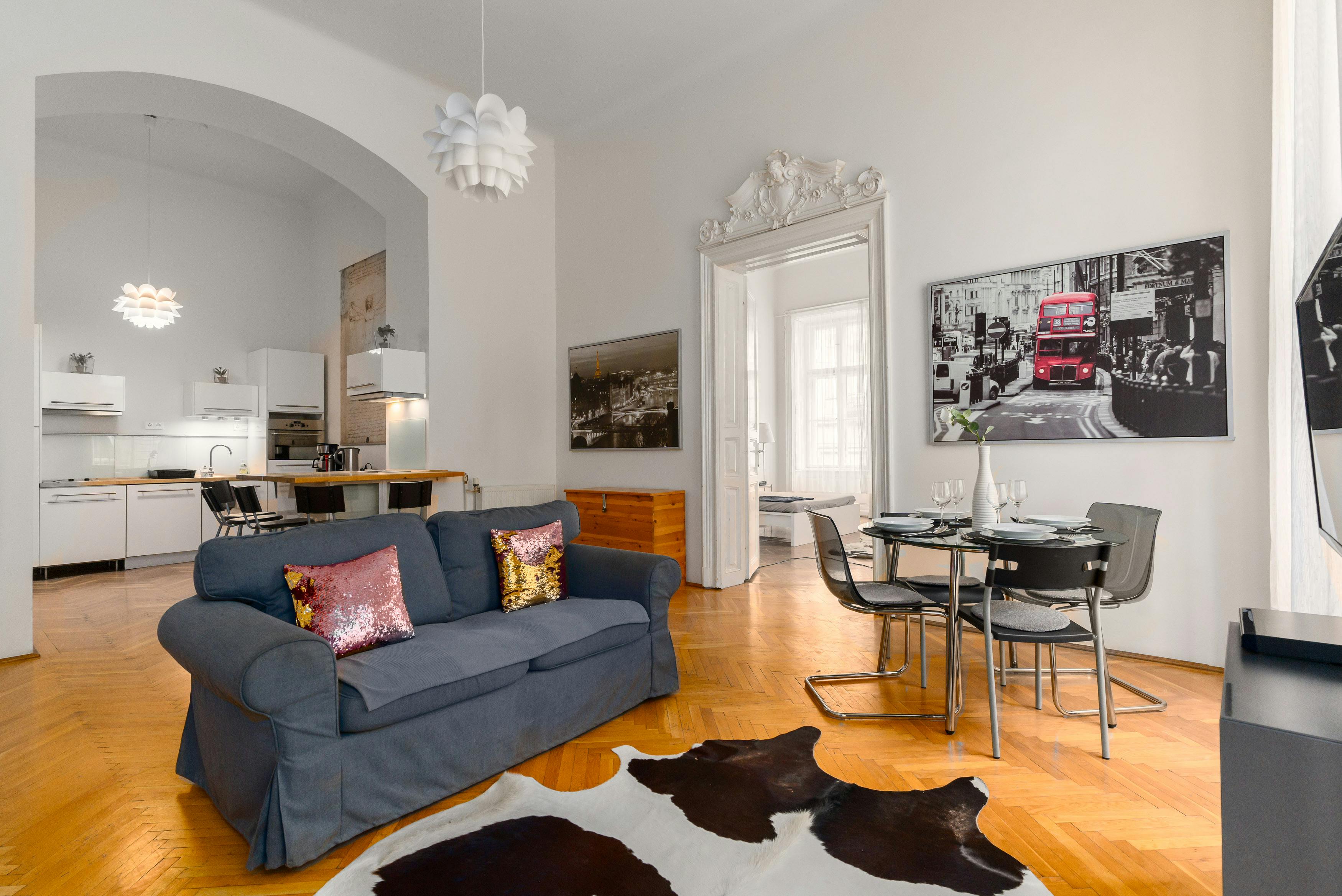 Apartment for rent for HUF 473,015 per month in Budapest, Nagymező utca