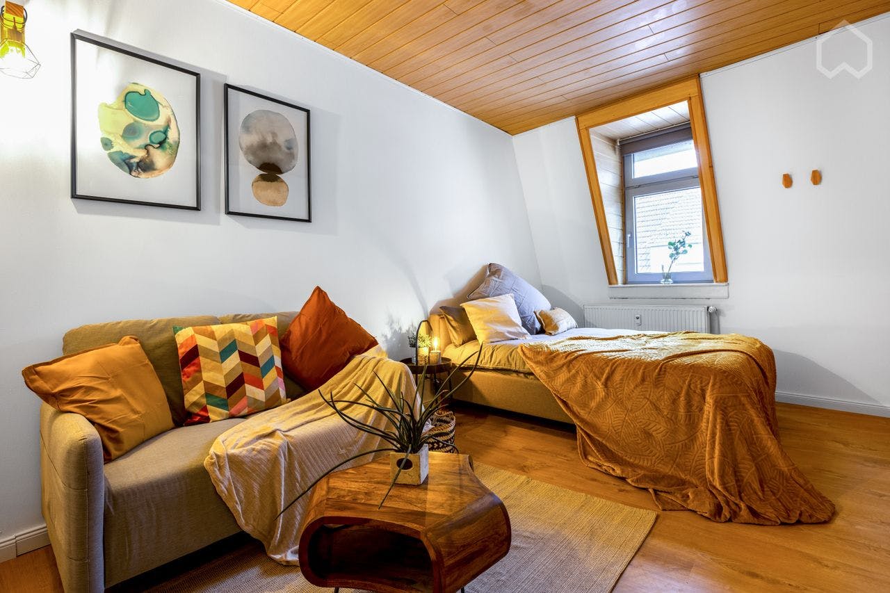 Appartement te huur voor € 1.000 per maand in Ludwigshafen am Rhein, Weißenburger Straße