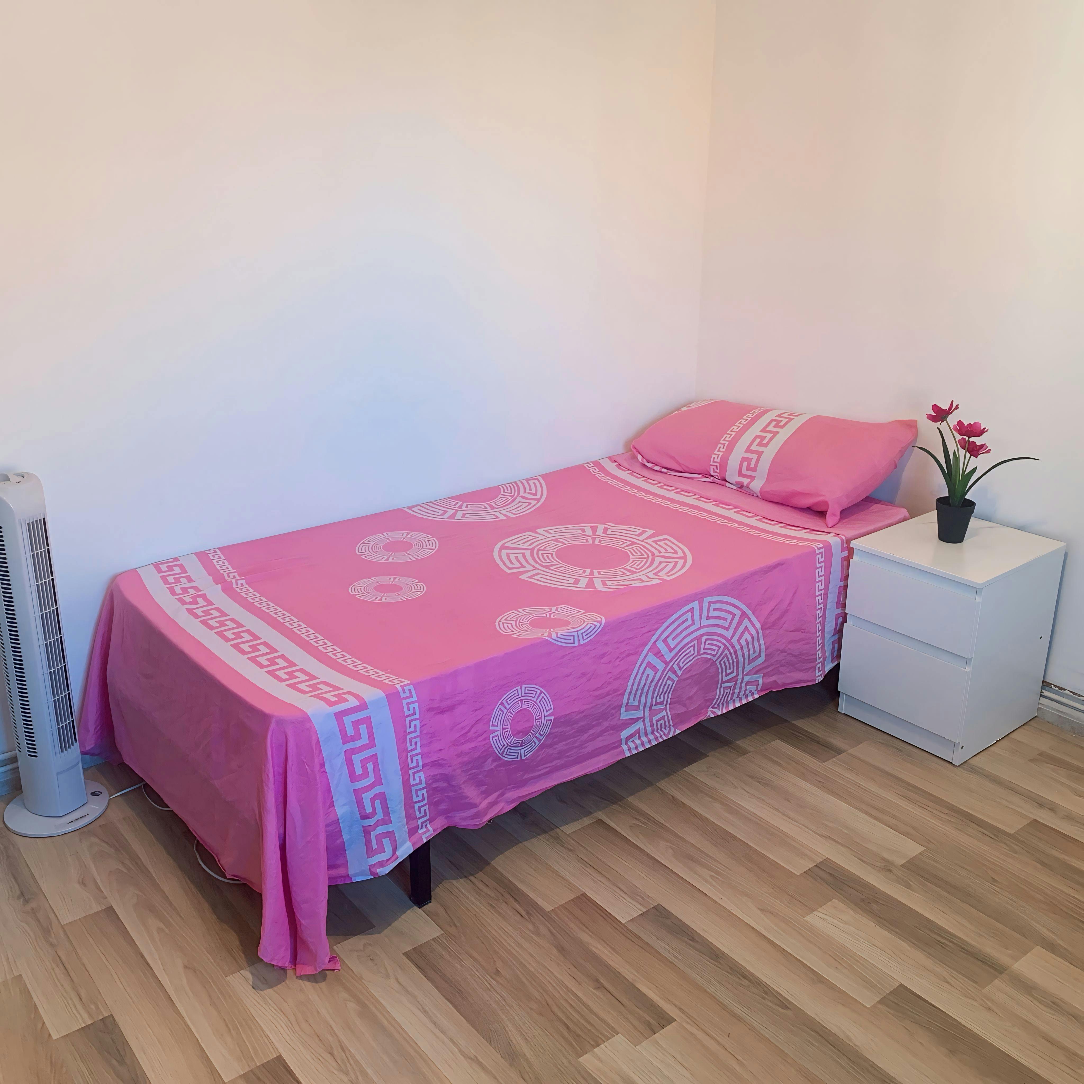 Private room for rent for €480 per month in Getafe, Calle Alhelí