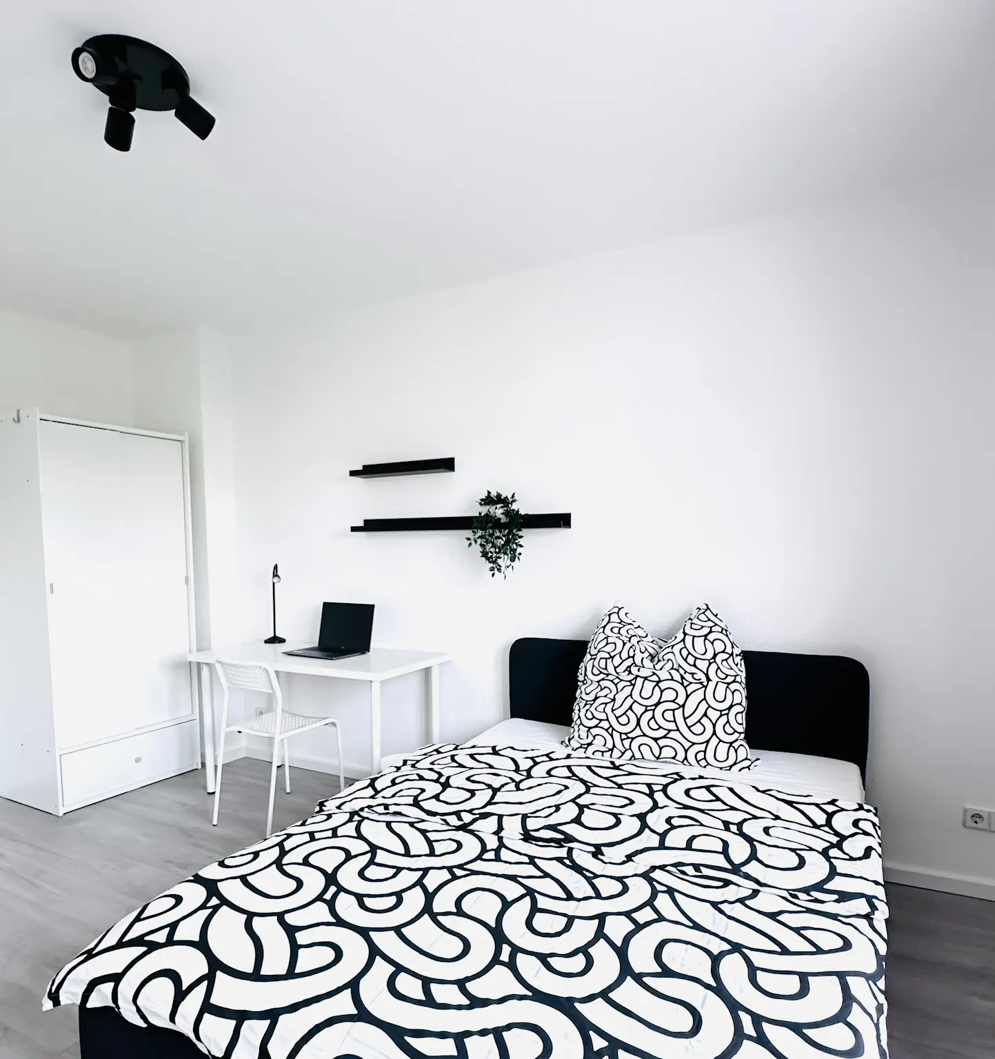 Grünberger Straße, Berlin preview