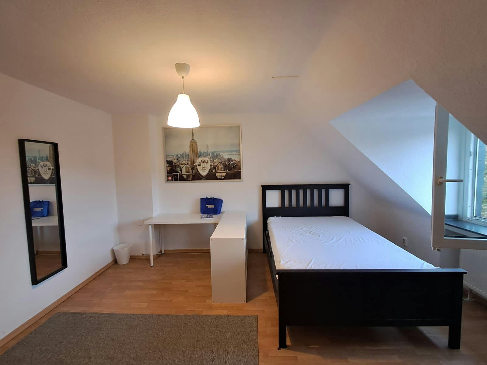 Private room for rent for €660 per month in Düsseldorf, Glashüttenstraße