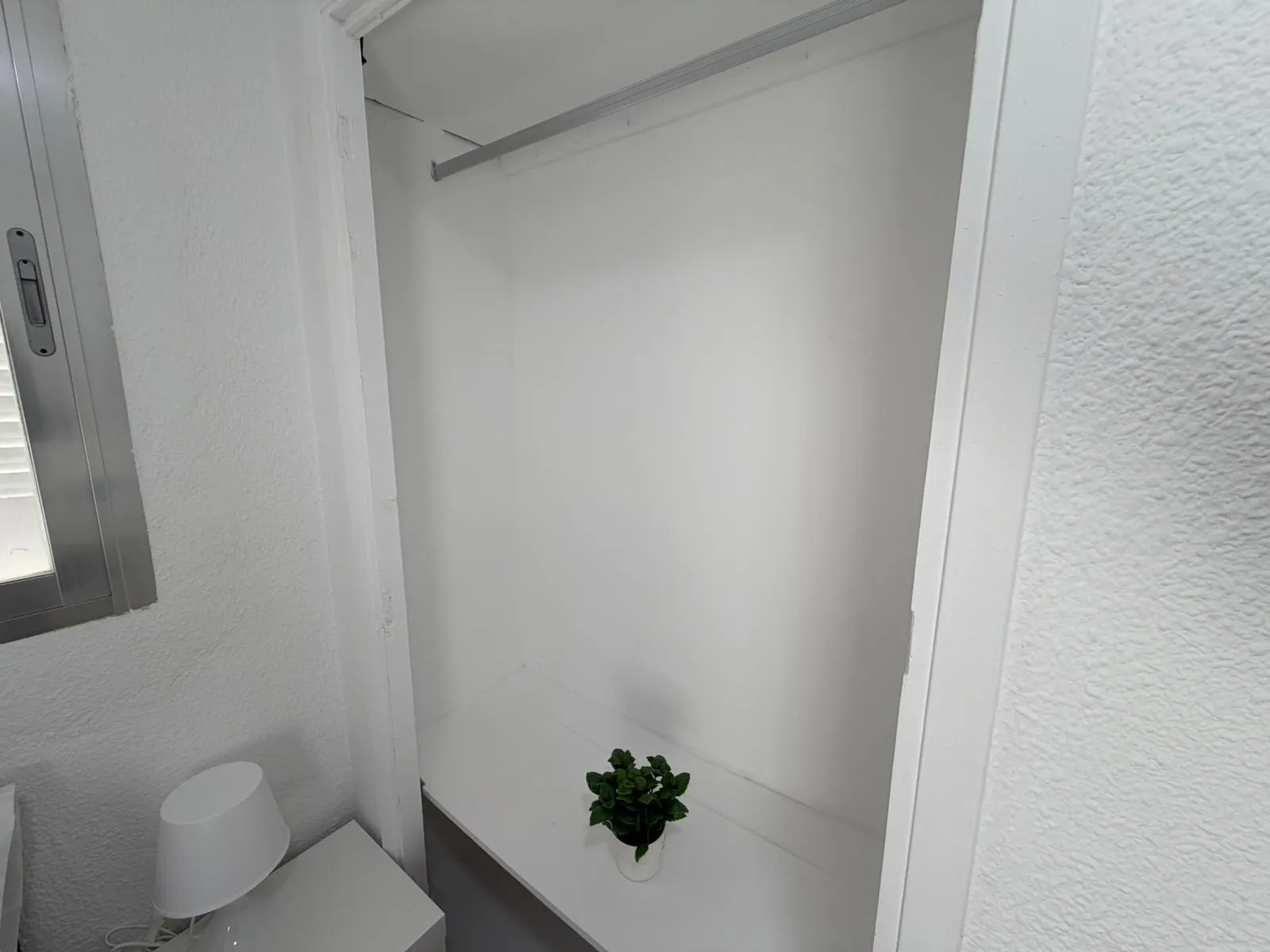 Private room in Calle Riojanos, Madrid (1683182) ROOM 4