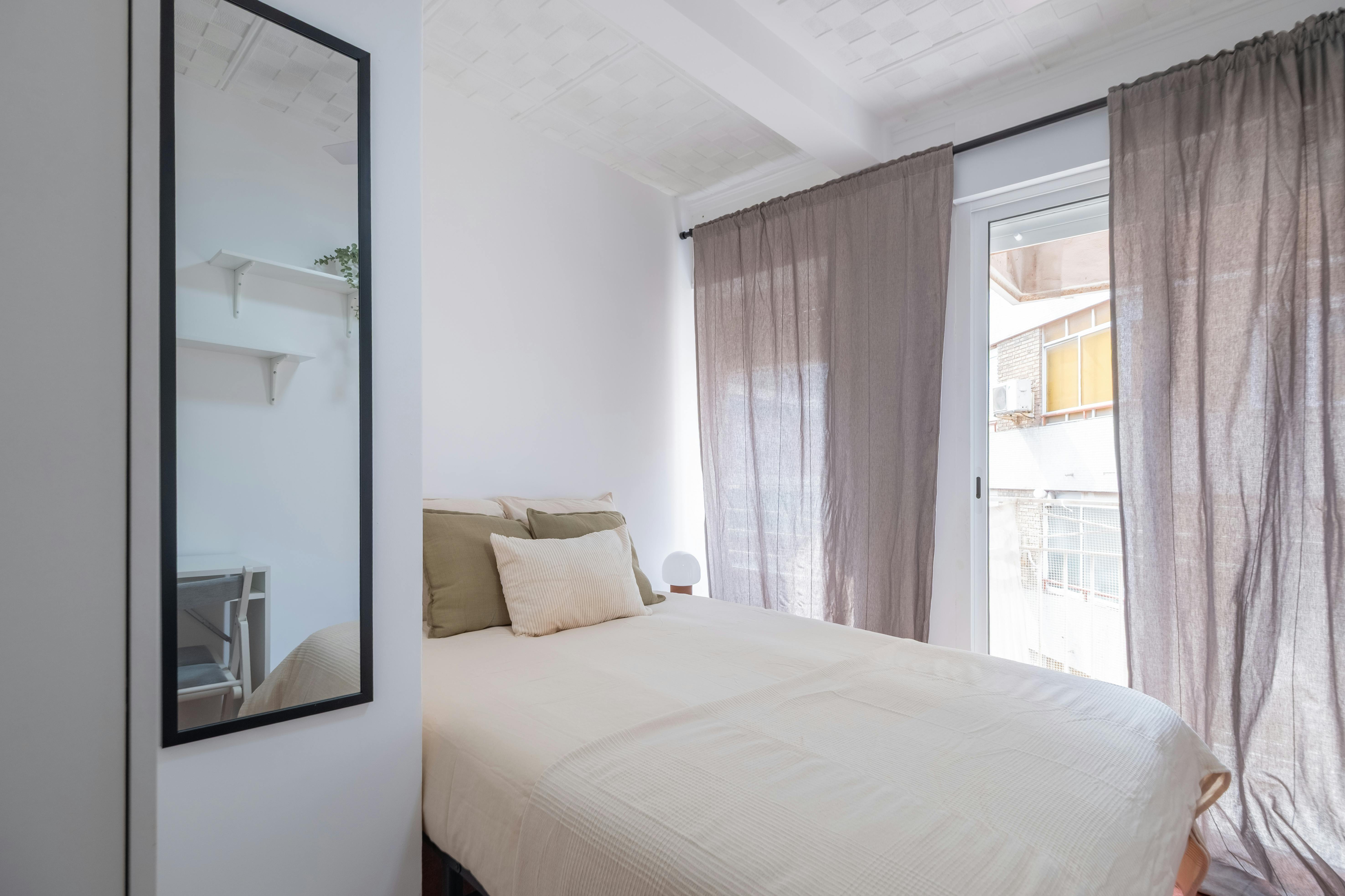 Private room for rent for €325 per month in Alicante, Calle San Carlos