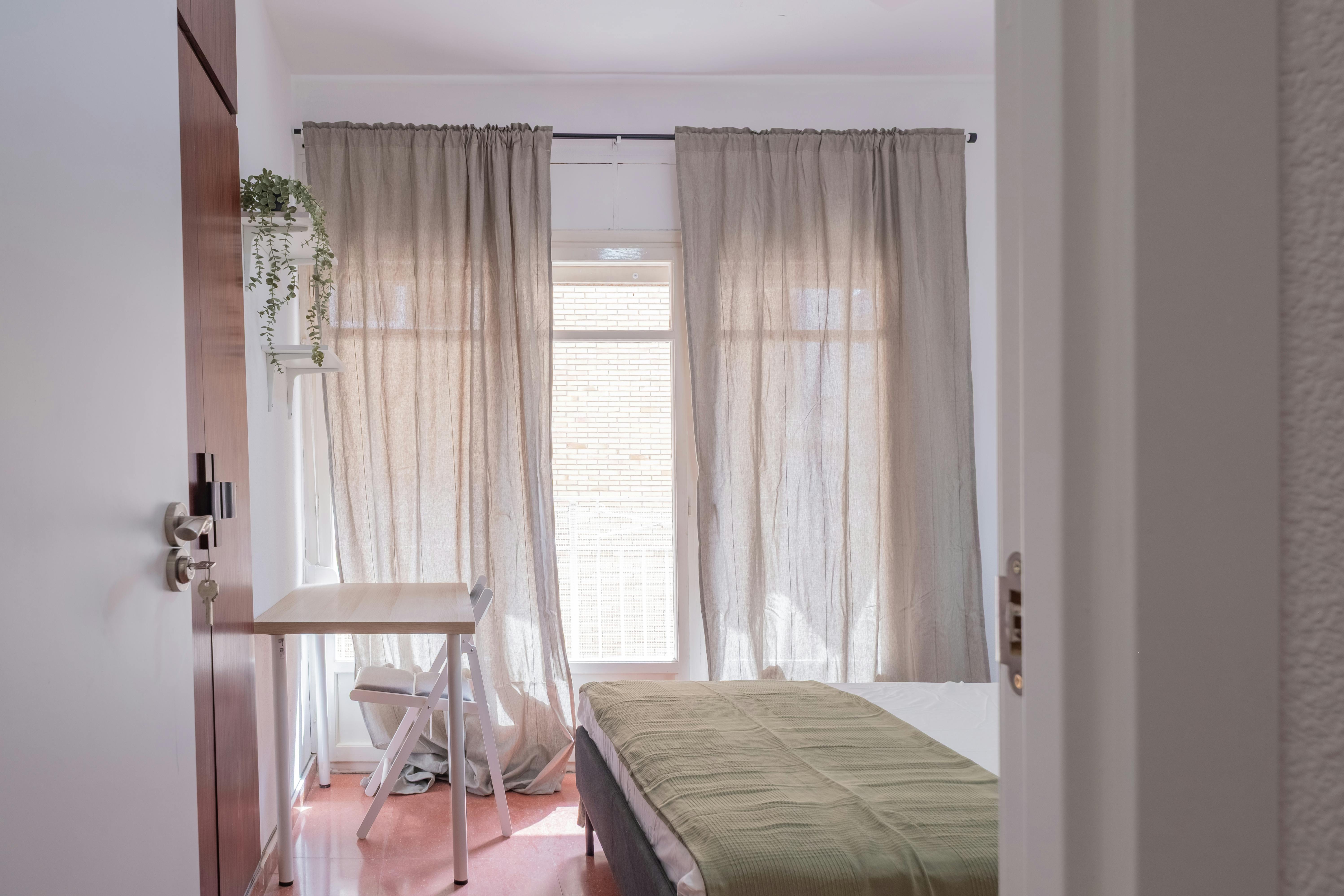 Single room Alicante, 1 bed, 6m² — photo 1