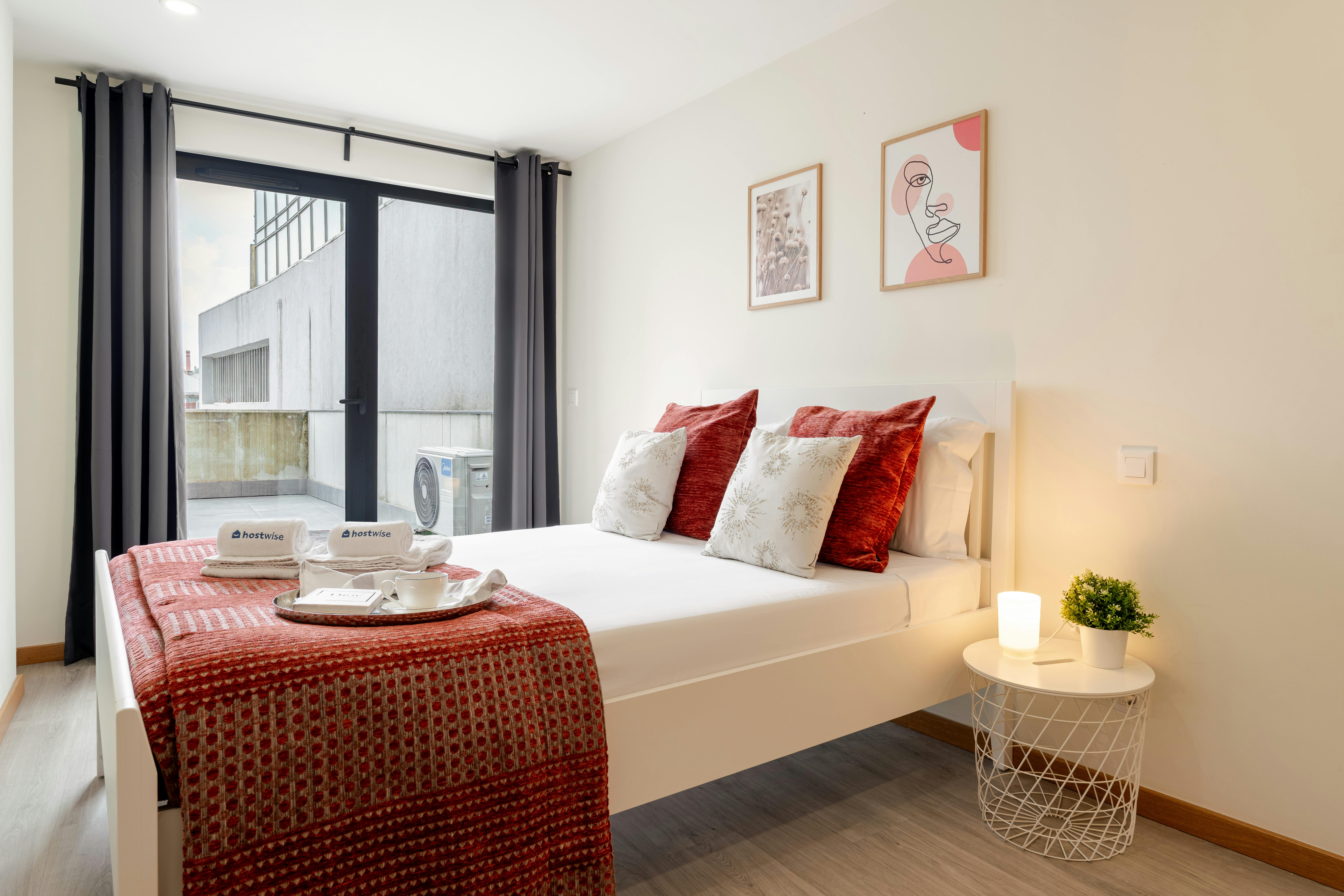 Rua de Pinto Bessa, Porto preview