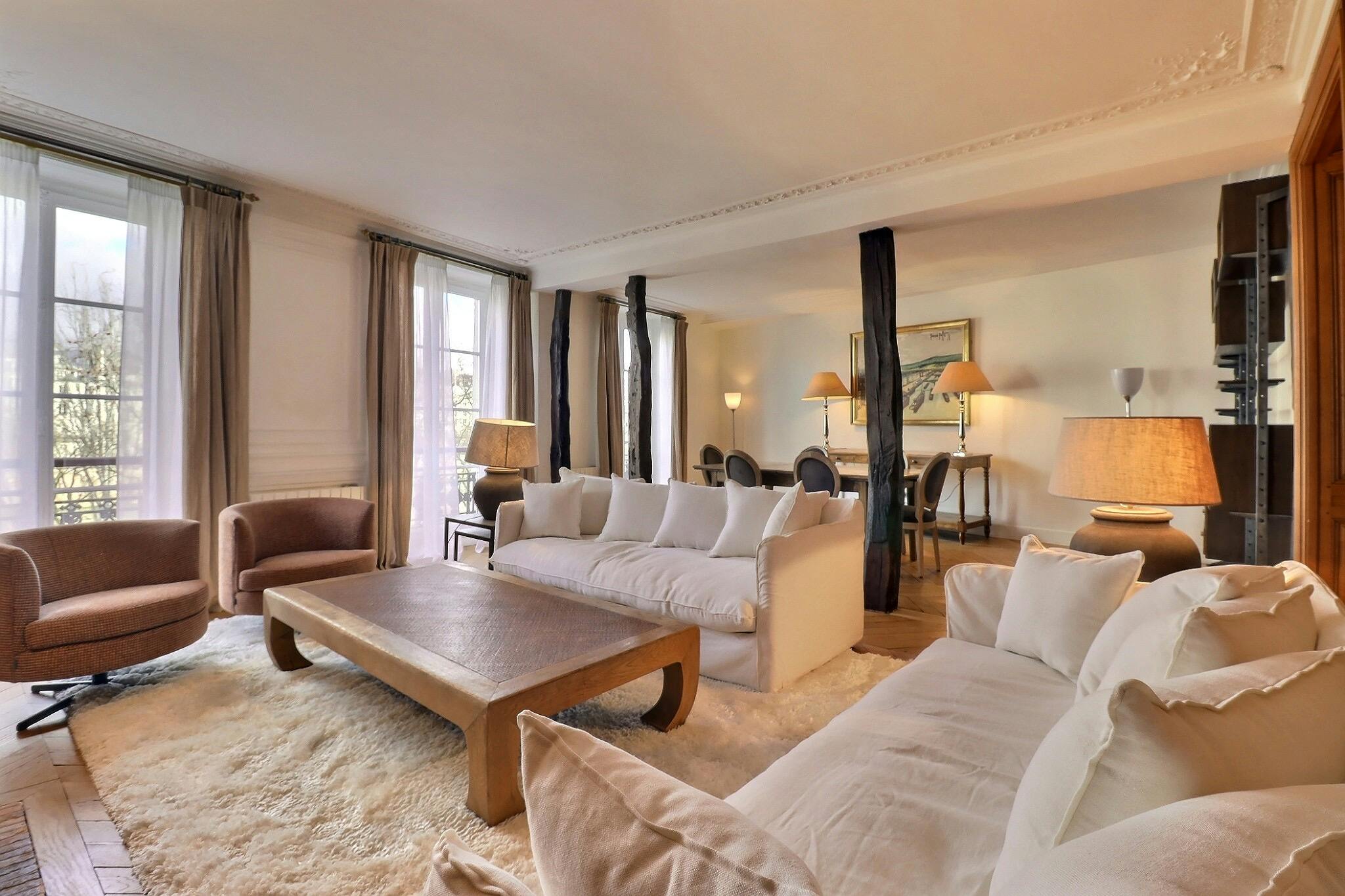 Apartment for rent for €4,028 per month in Paris, Boulevard Saint-Germain