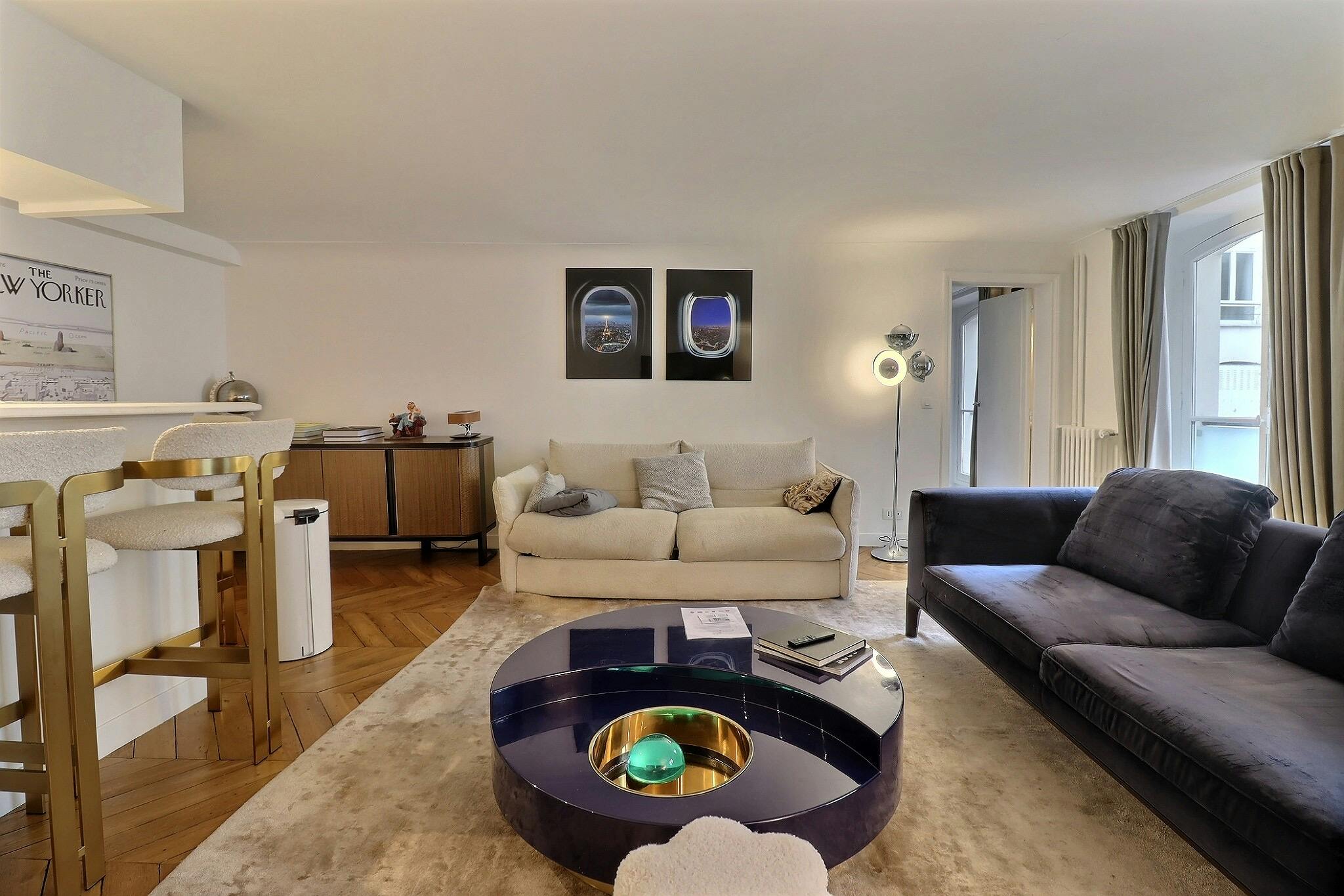 Apartment for rent for €11,660 per month in Paris, Avenue Montaigne