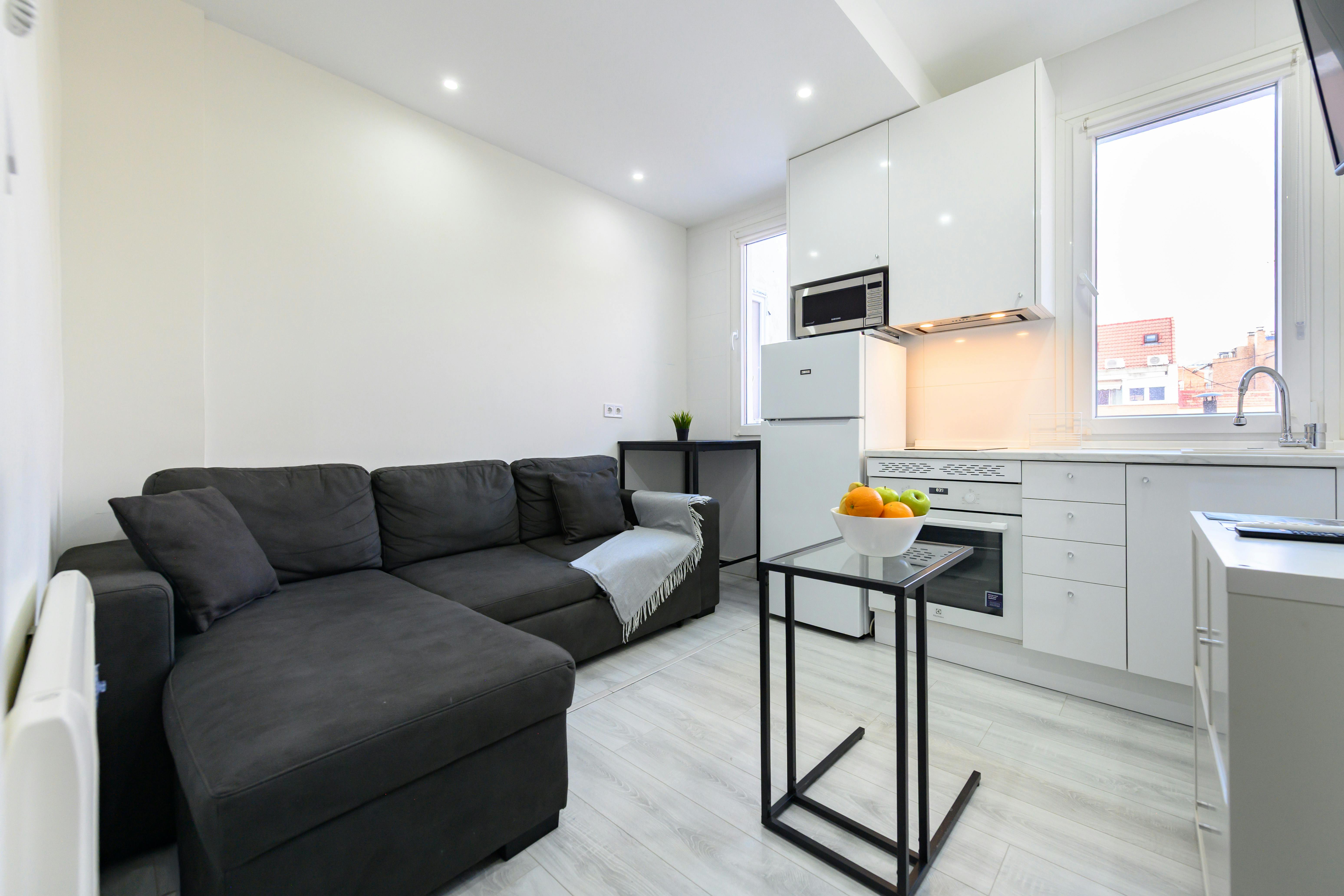 Apartment for rent for €1,950 per month in Madrid, Calle del Marqués de Leis
