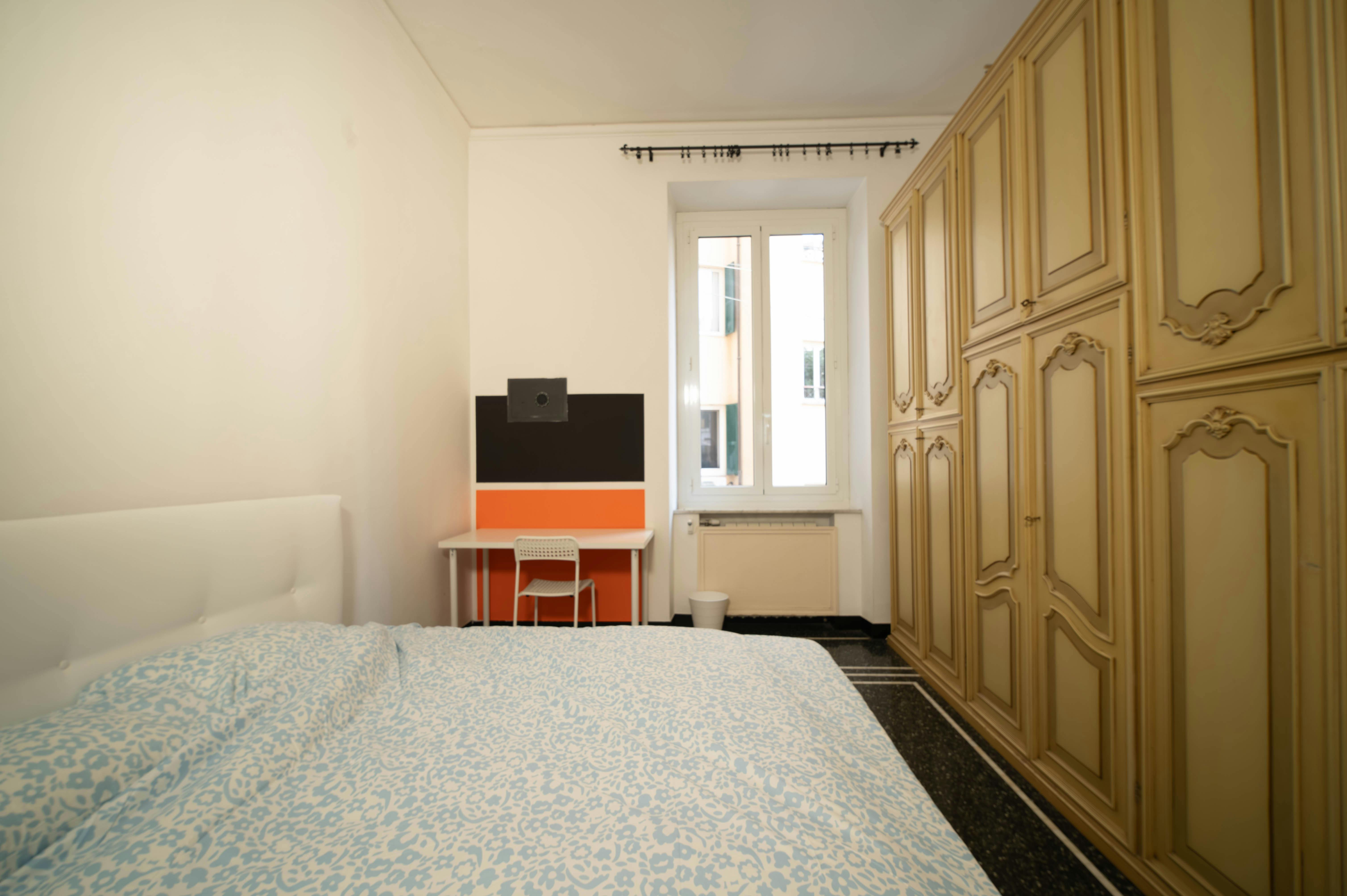 Private room for rent for €480 per month in Genoa, Corso Magenta