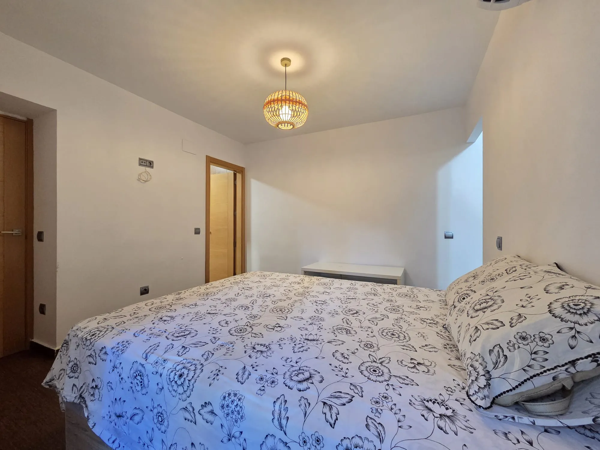 Private room in Calle Alcalá, Madrid (1683452) ROOM 2