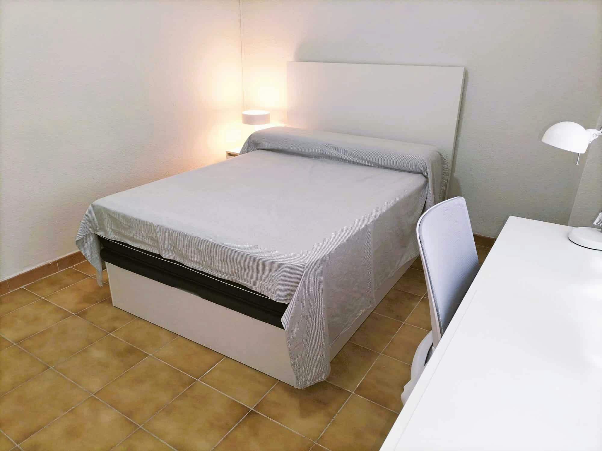 Private room for rent for €345 per month in Valencia, Carrer de l'Olivereta