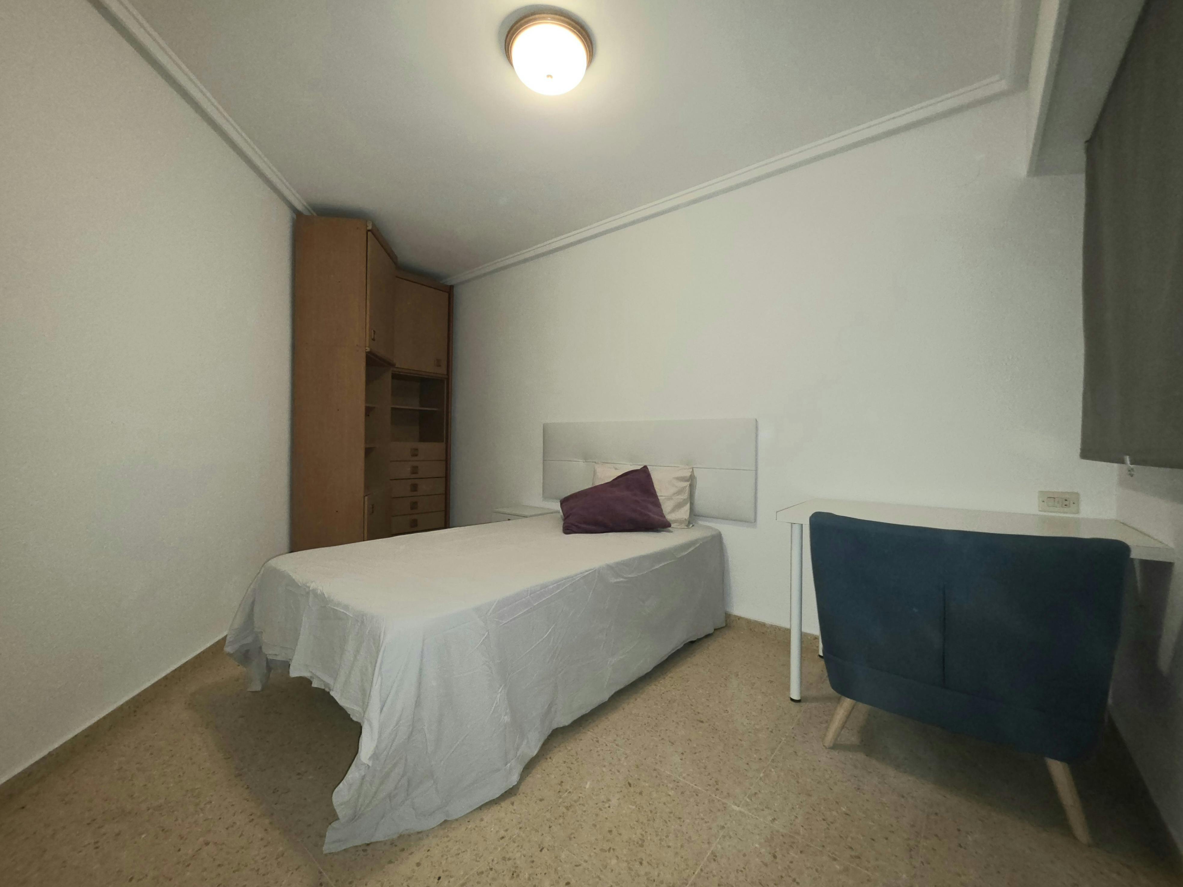 Single room El Perellonet, 1 bed, 12m² — photo 1