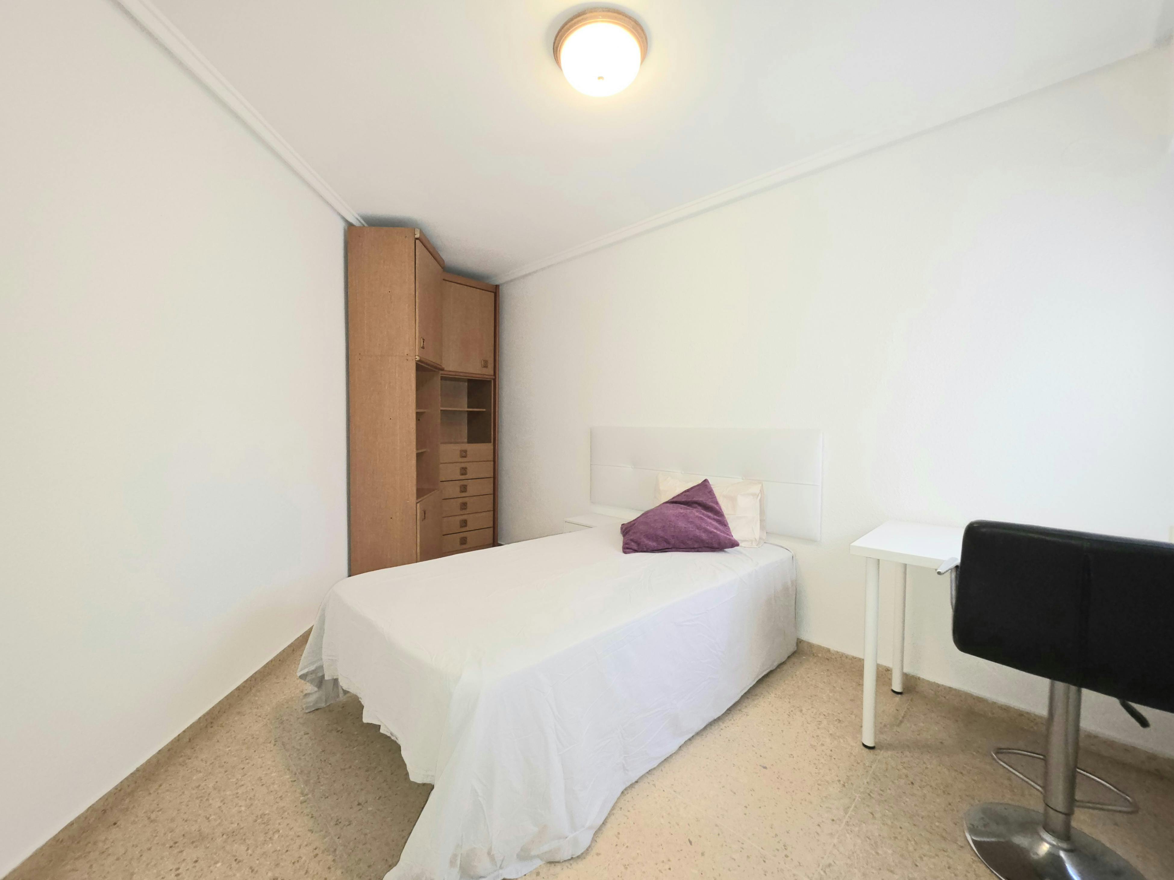 Private room for rent for €450 per month in El Perellonet, Avinguda de les Gavines