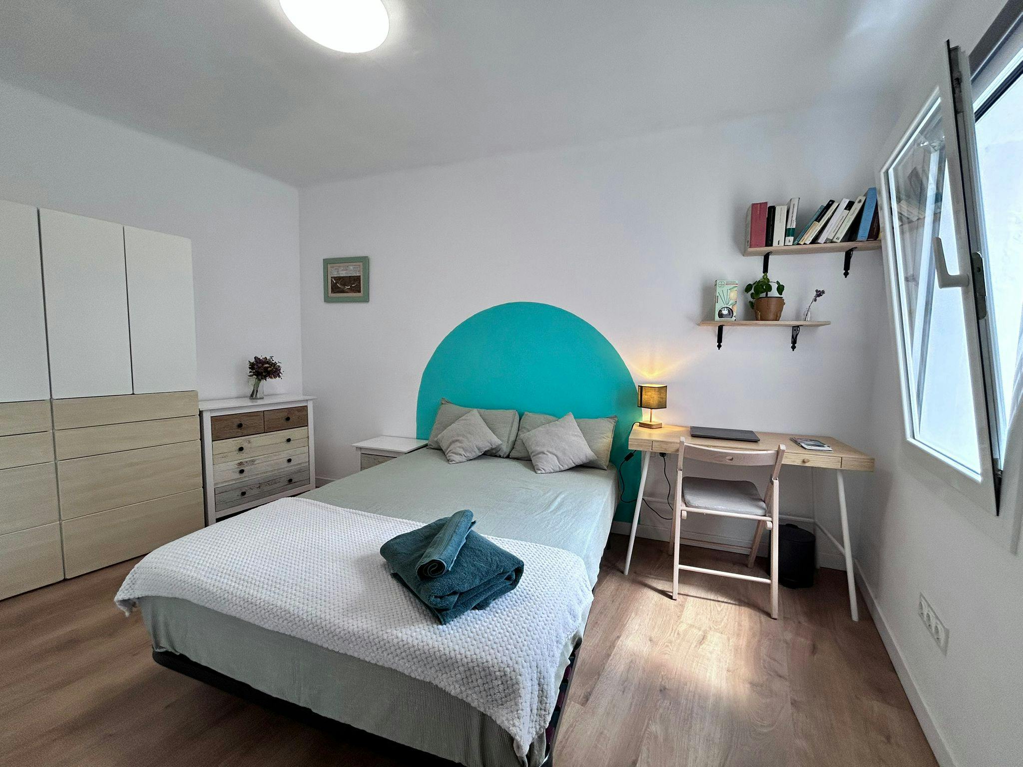 Private room for rent for €620 per month in Barcelona, Plaça de Pastrana