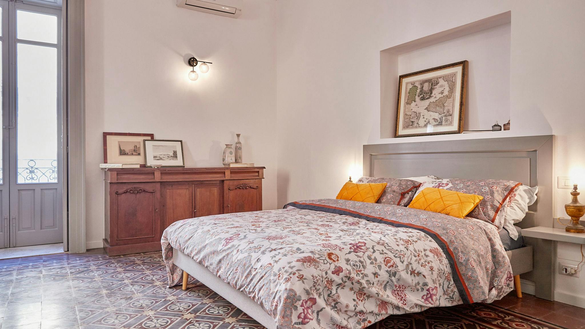 Apartment for rent for €1 per month in Siracusa, Lungomare d'Ortigia