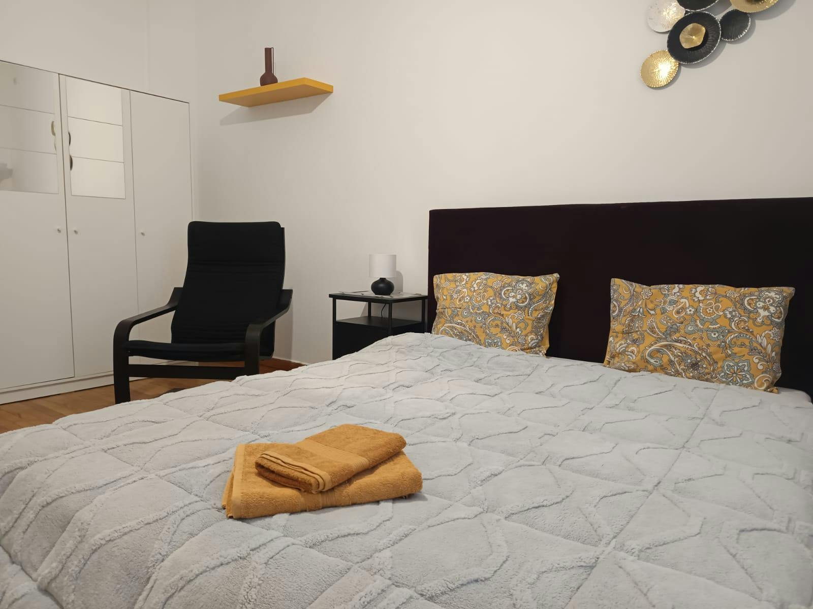 Erifilis, Athina preview