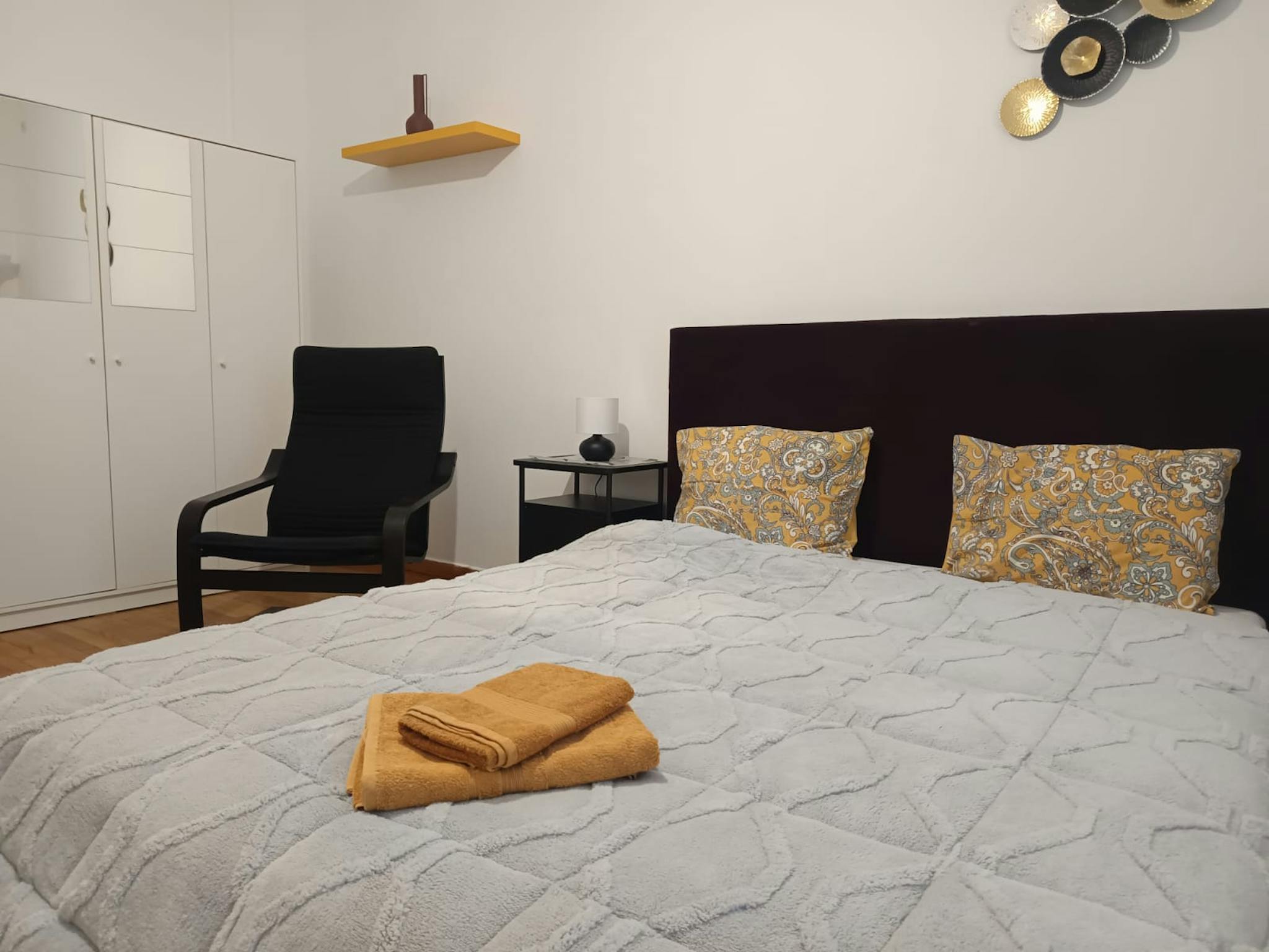 Erifilis, Athina preview