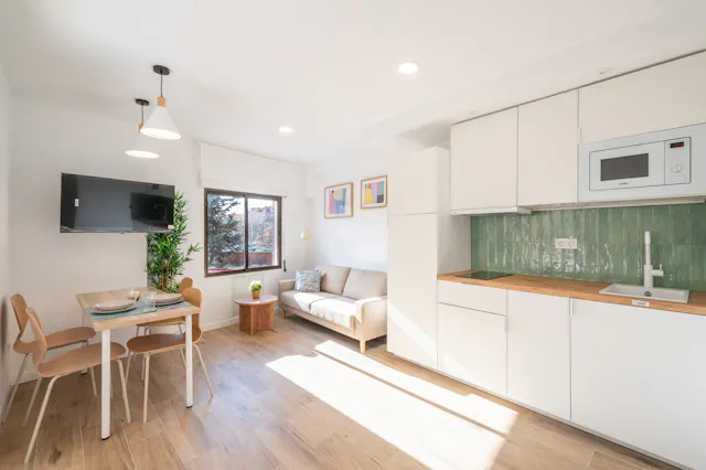 1-Bedroom Building in Calle Piqueñas, Madrid (1683684) room image 1