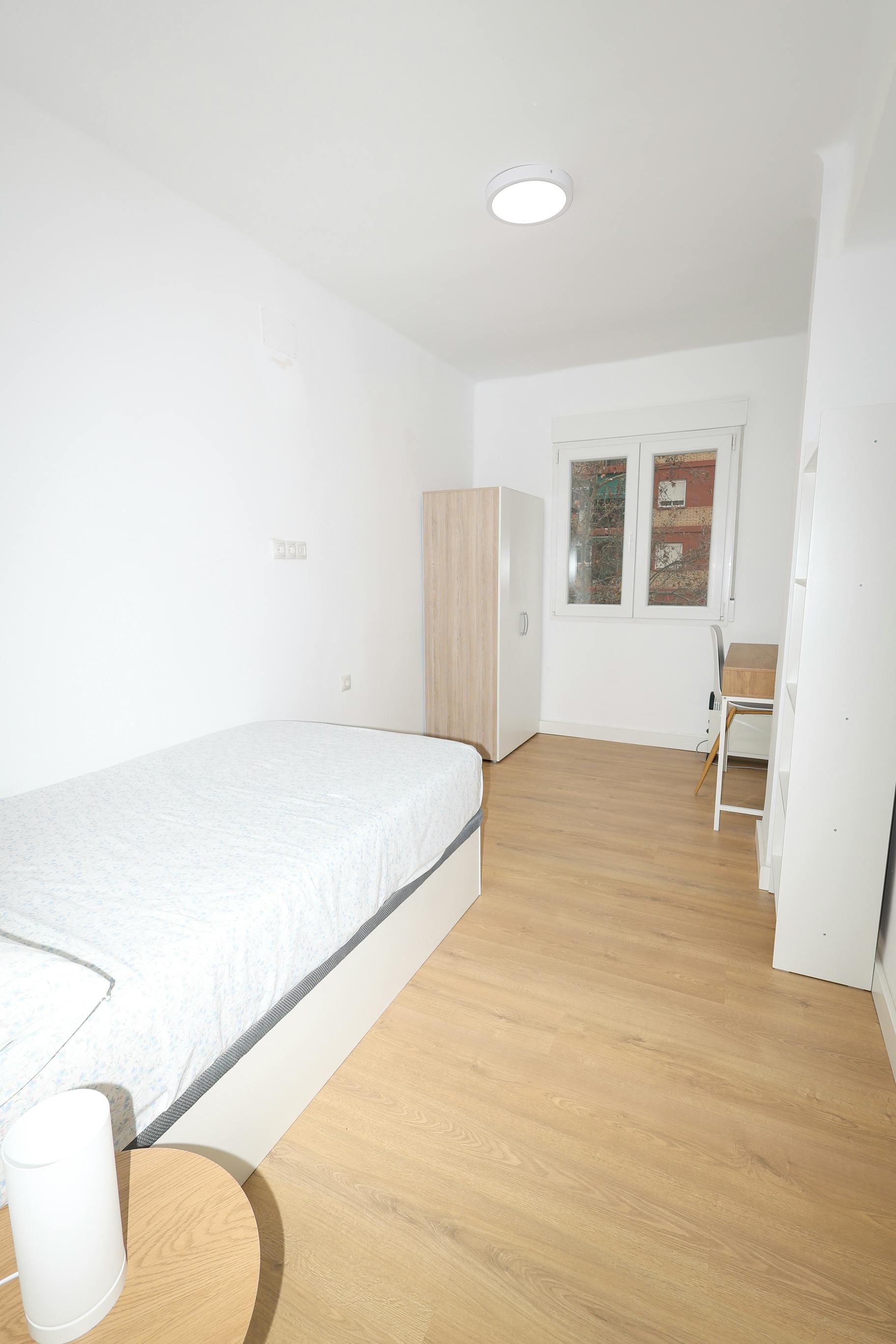 Single room Valencia, 1 bed, 8m² — photo 1