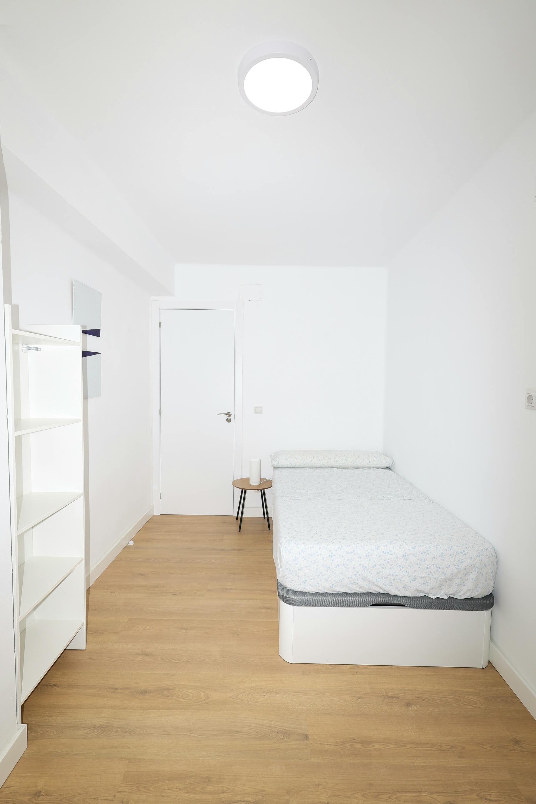 Single room Valencia, 1 bed, 8m² — photo 2