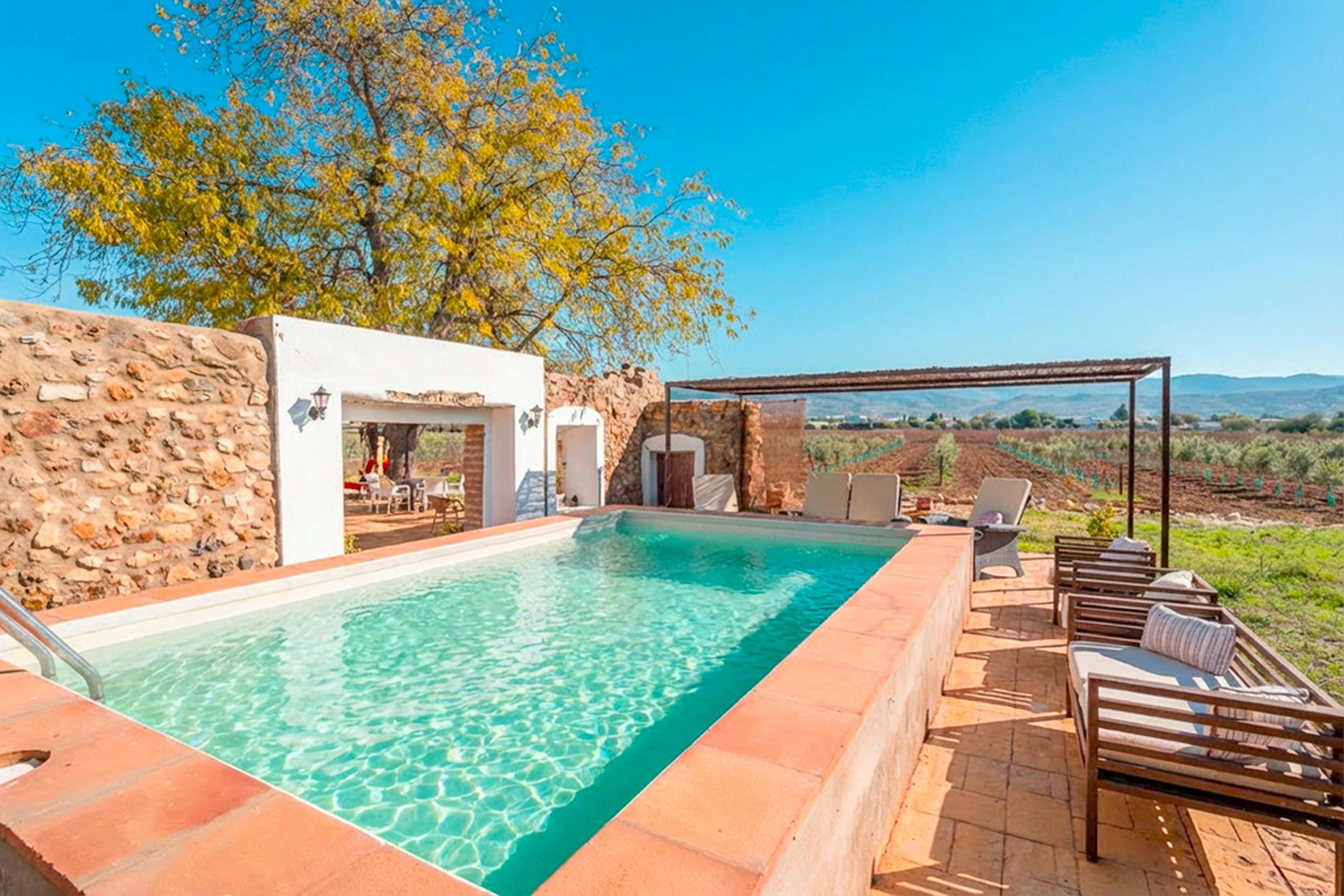 Будинок за оренду для 9 999 EUR на місяць у Antequera, Calle Río Guadalhorce