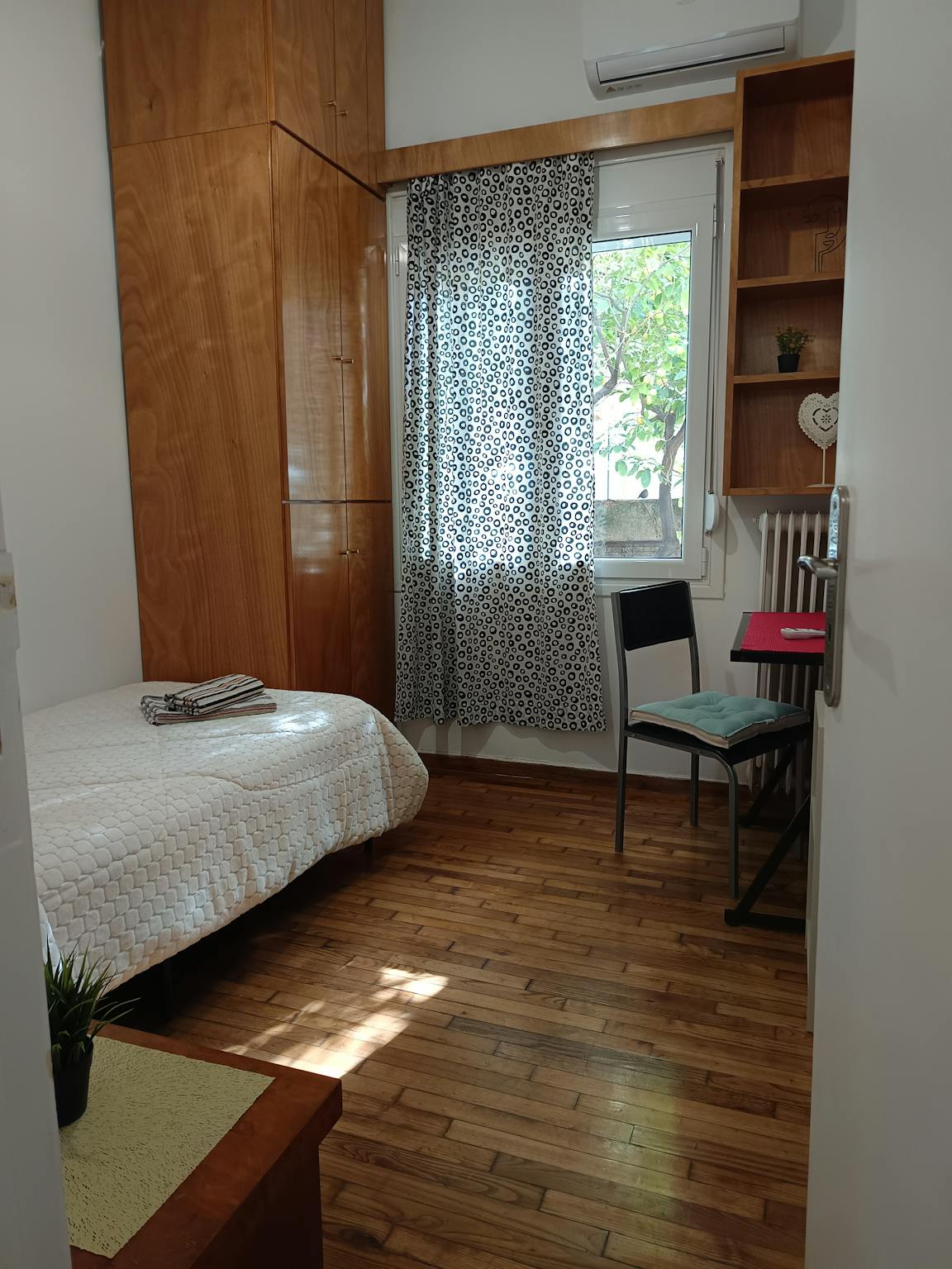 Erifilis, Athina preview